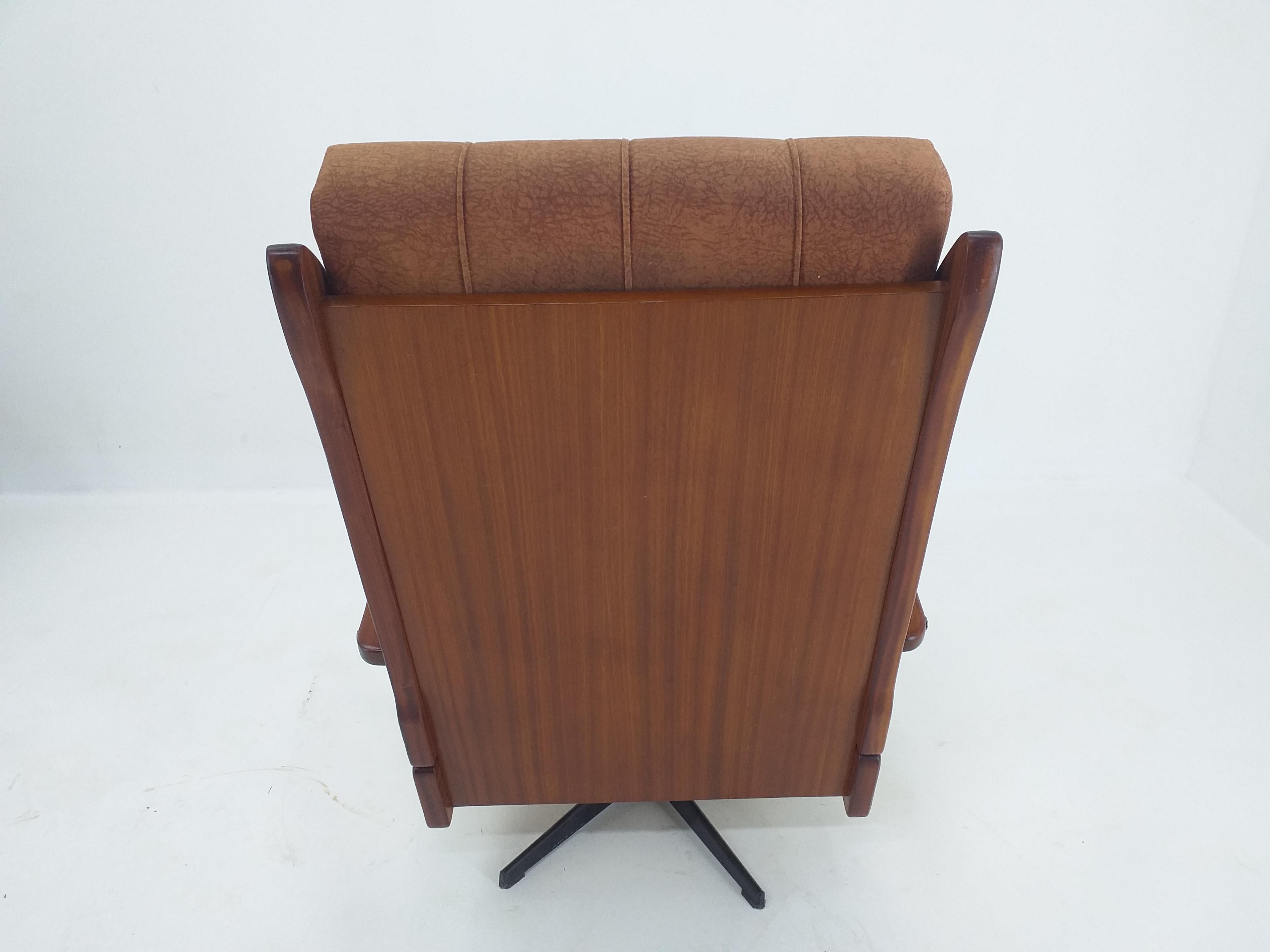 Midcentury Scandinavian Swivel Armchair, Norway, 1970s For Sale 1