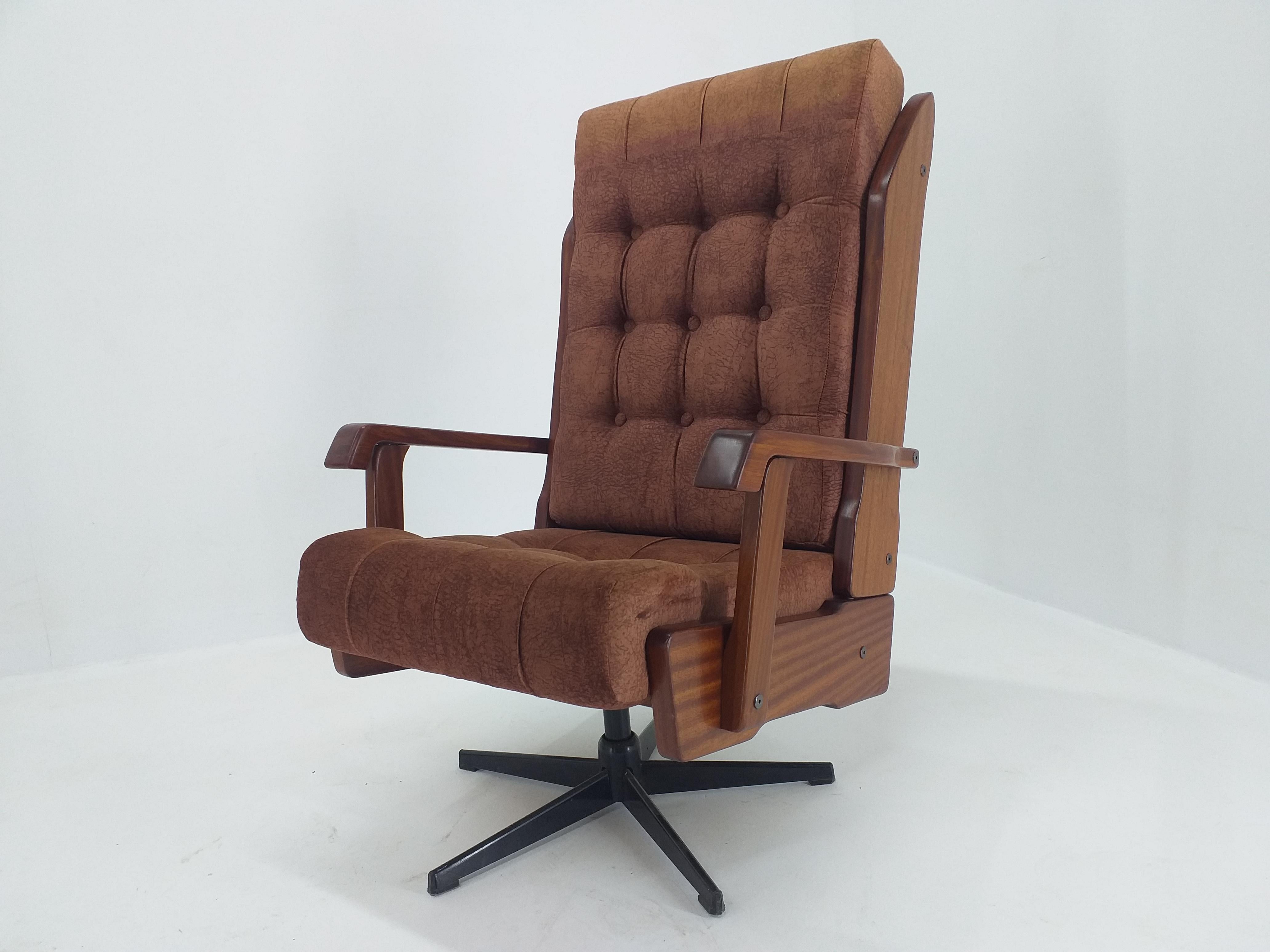 scandinavian swivel chair