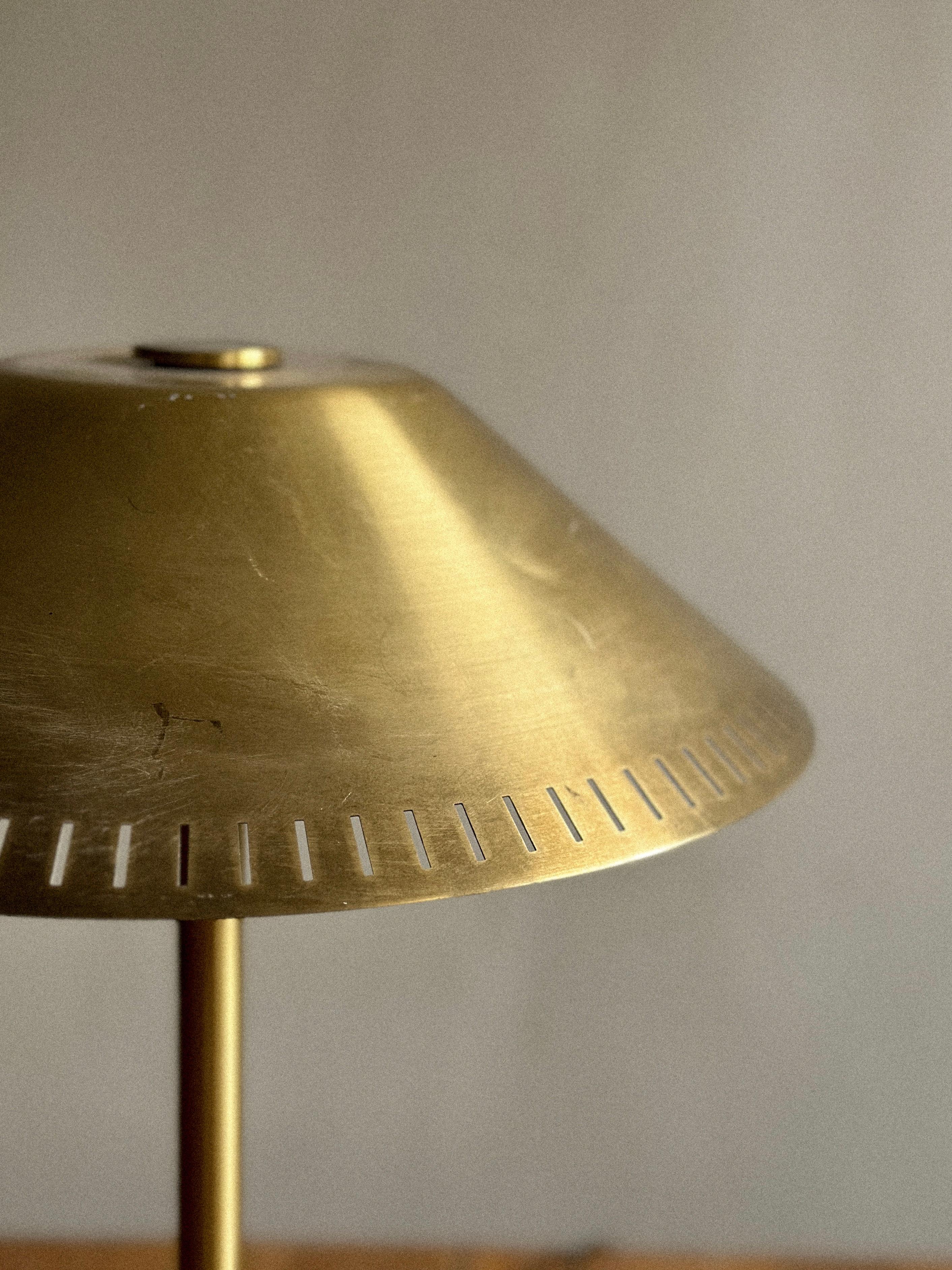 Mid-Century Scandinavian Table Lamp in Brass, 1950s 3