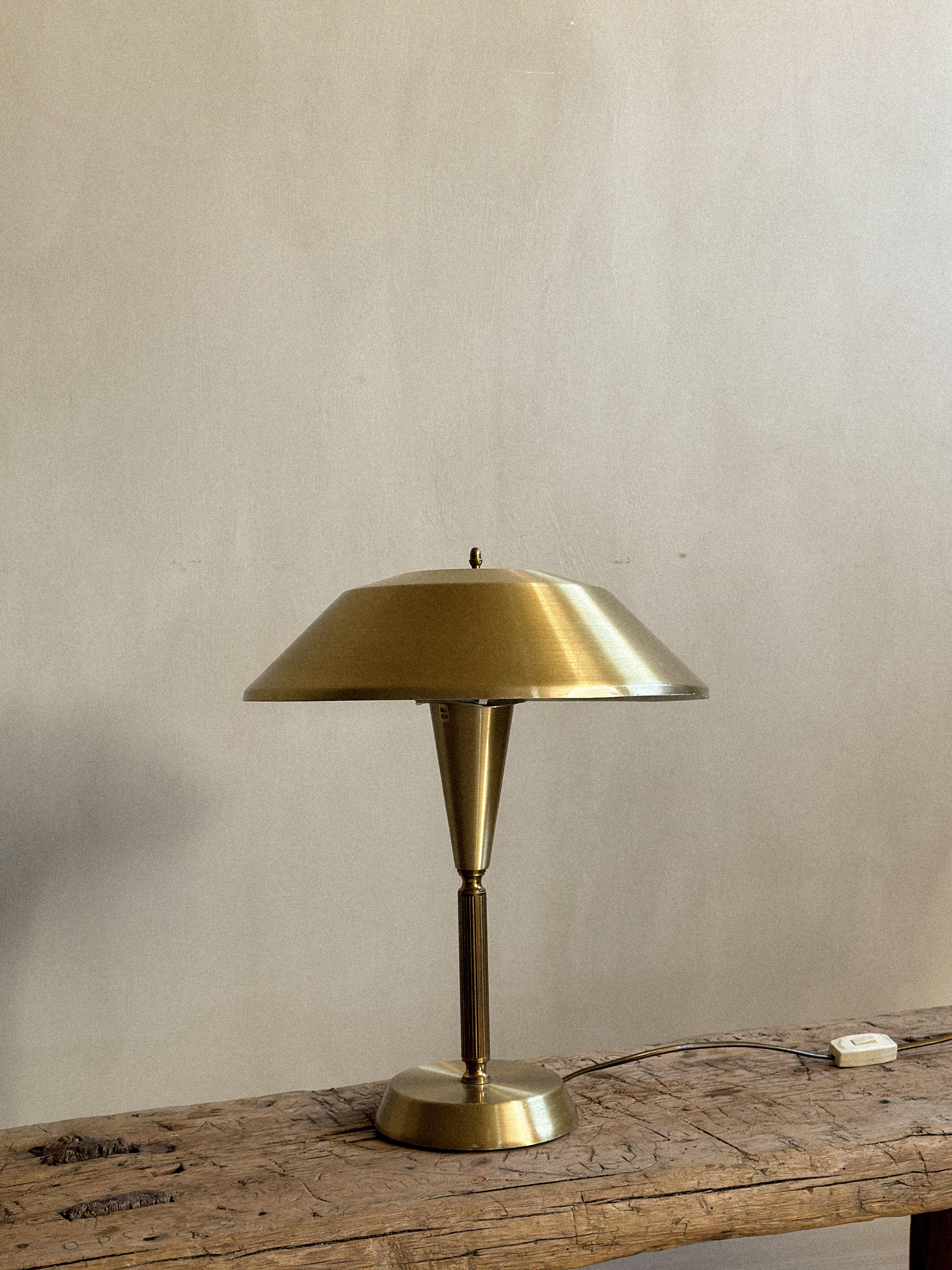 Mid-Century Modern Lampe de table scandinave en laiton, années 1960 en vente