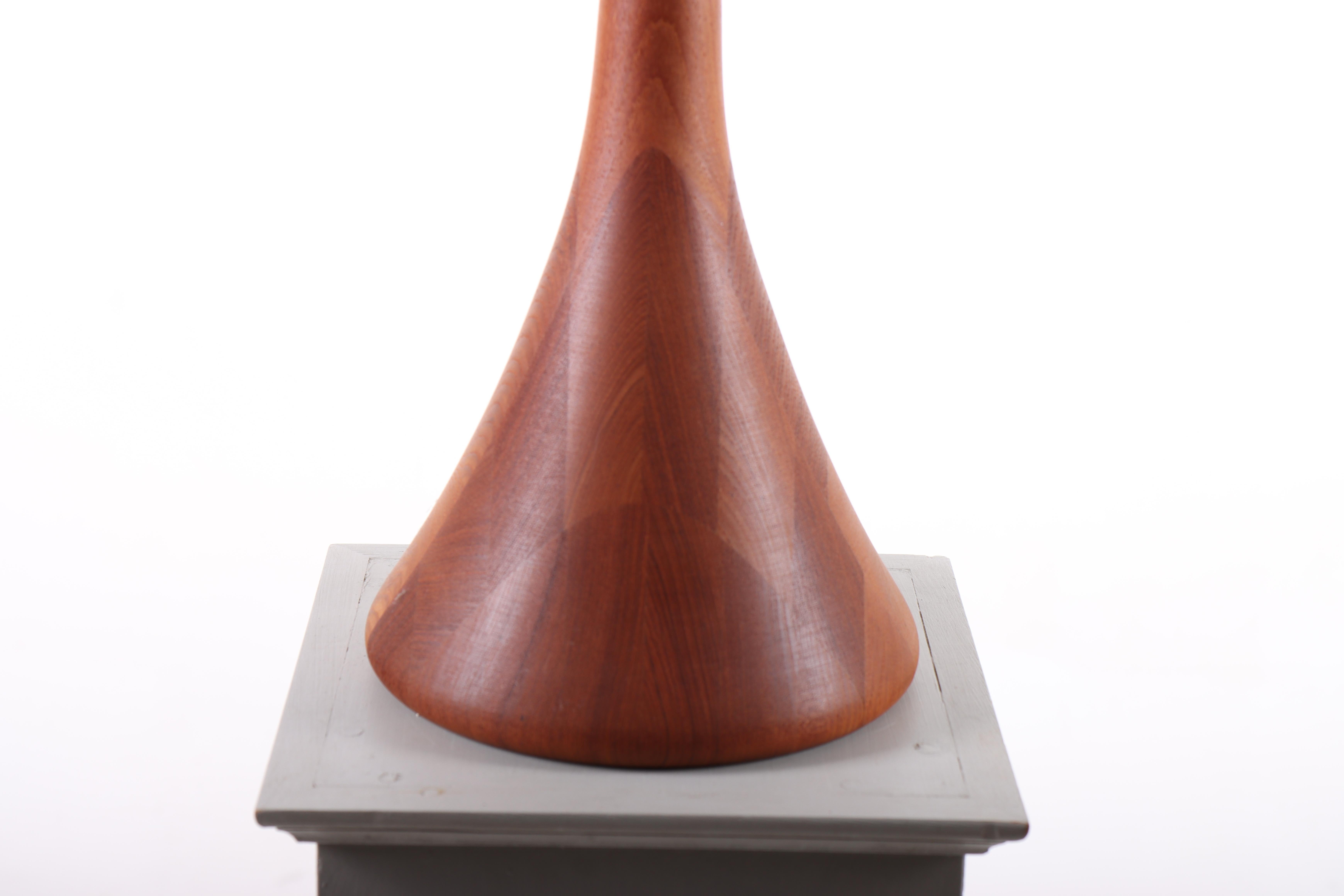 Table lamp in solid teak designed and made by a Scandinavian cabinetmaker in the 1960s
The lamp has a very nice warm patina. Great original condition.