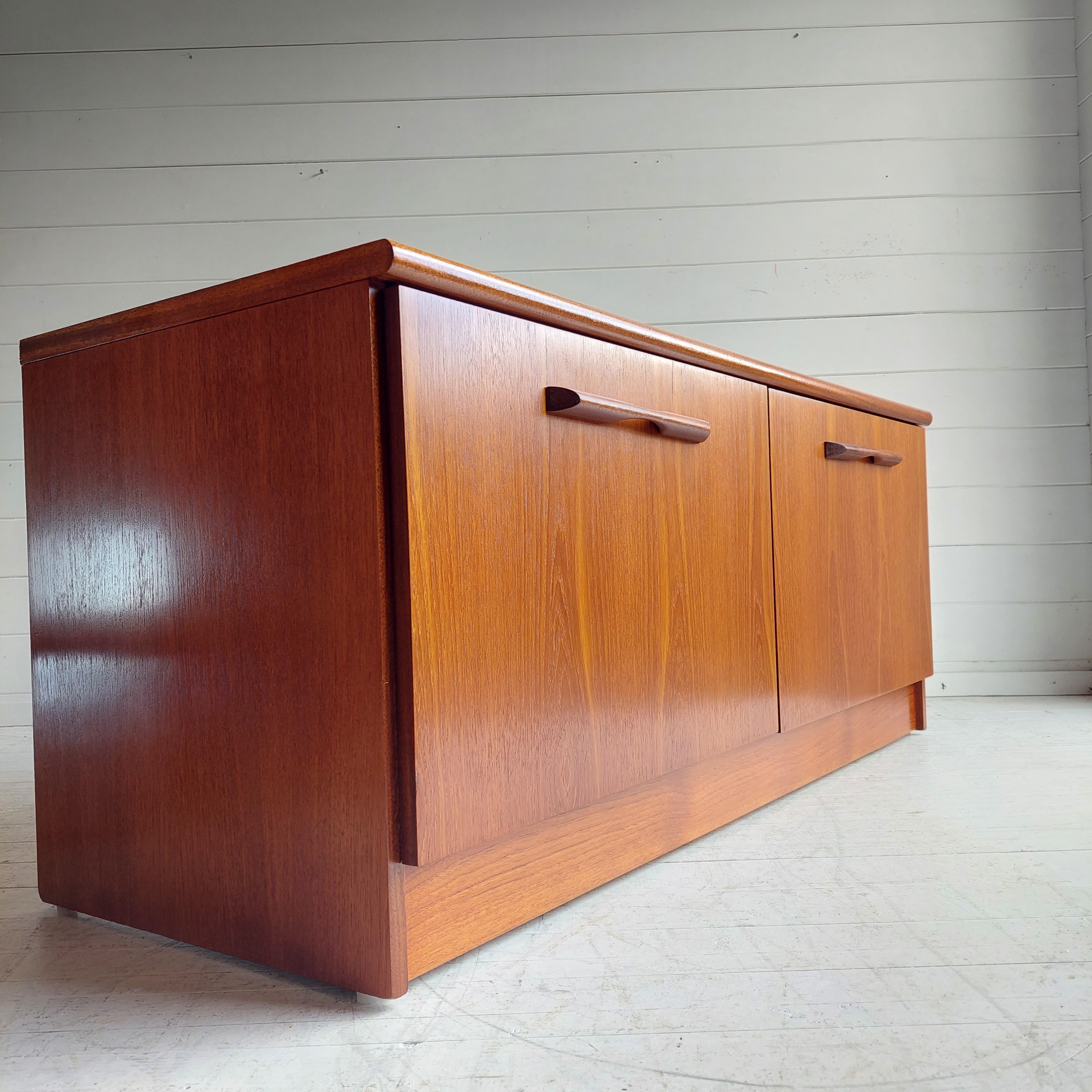 Mid Century Scandinavian Teak compact sideboard cupboard, 1960s 2