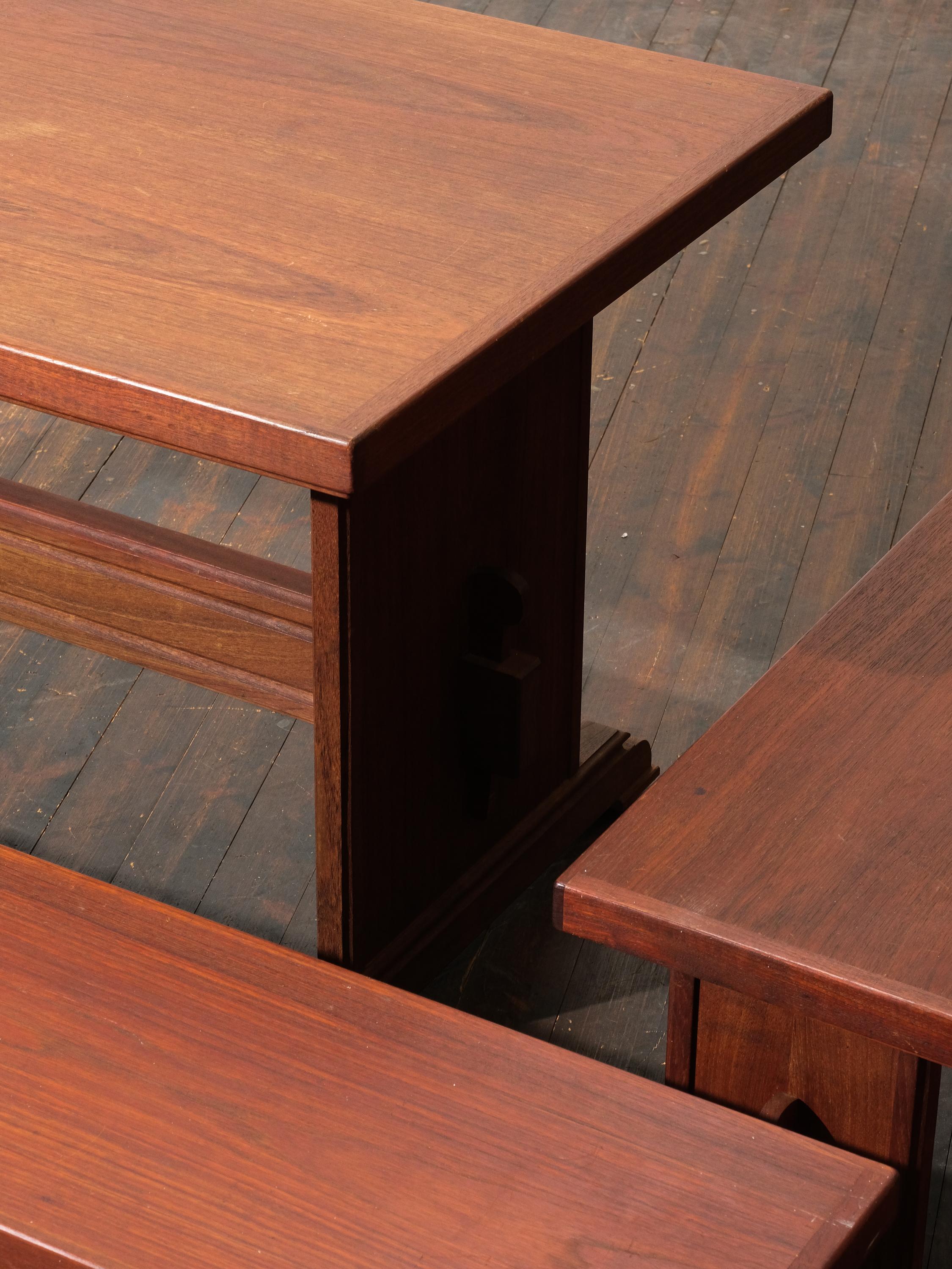 Scandinave moderne Ensemble de salle à manger scandinave du milieu du siècle dernier avec table à manger à tréteaux et bancs en vente