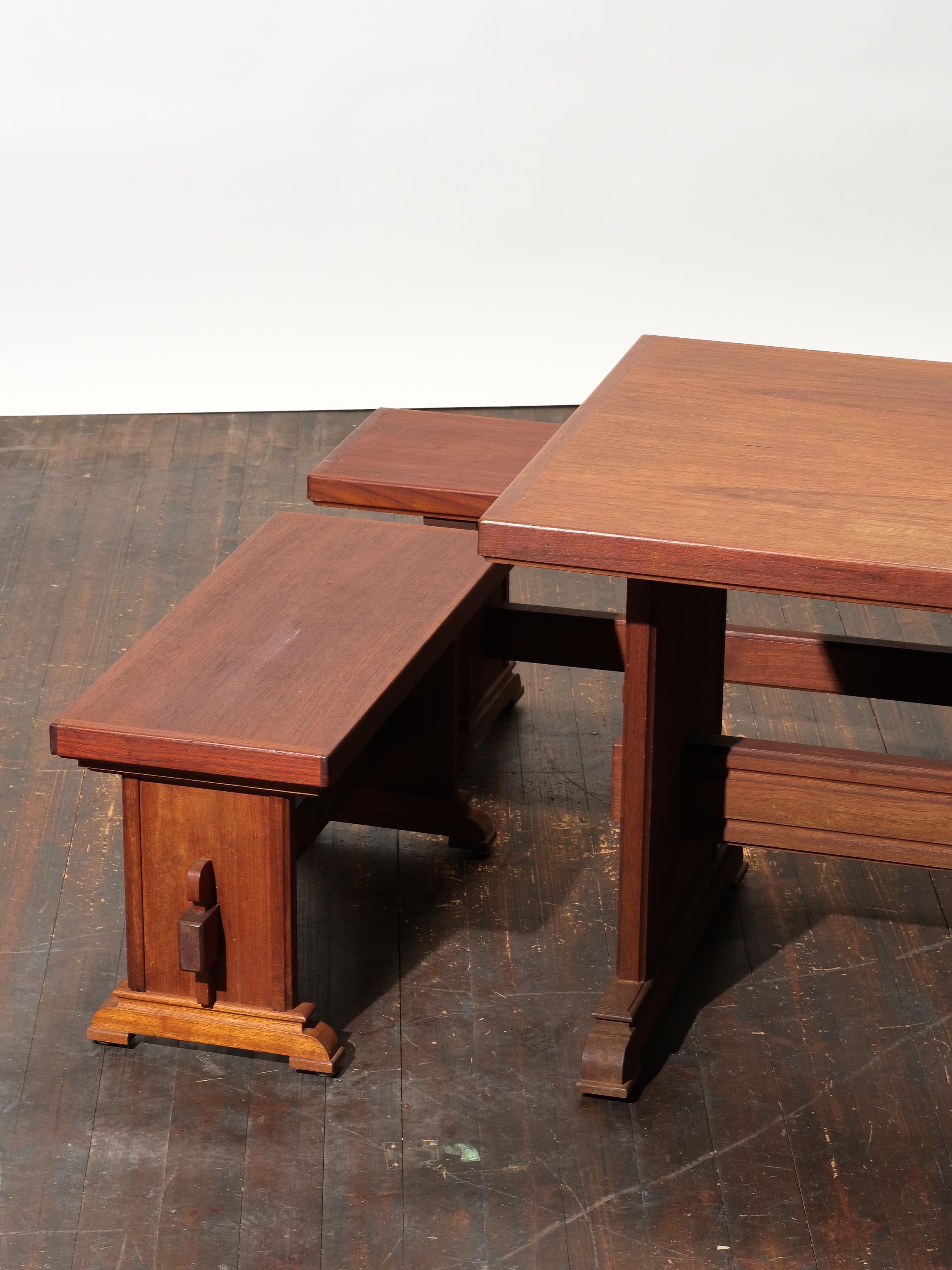 Ensemble de salle à manger scandinave du milieu du siècle dernier avec table à manger à tréteaux et bancs Bon état - En vente à Karis, Nyland