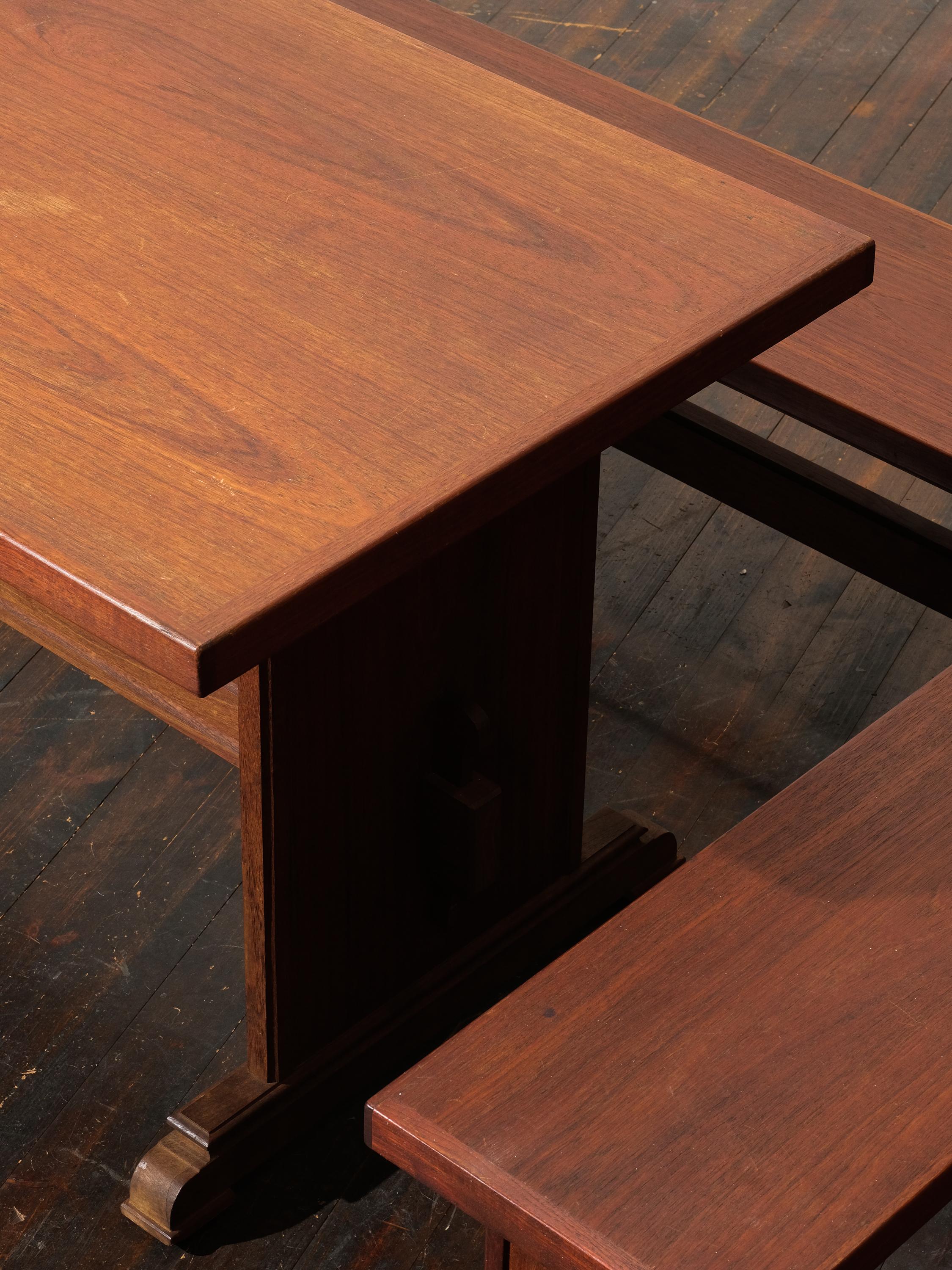 Ensemble de salle à manger scandinave du milieu du siècle dernier avec table à manger à tréteaux et bancs en vente 1