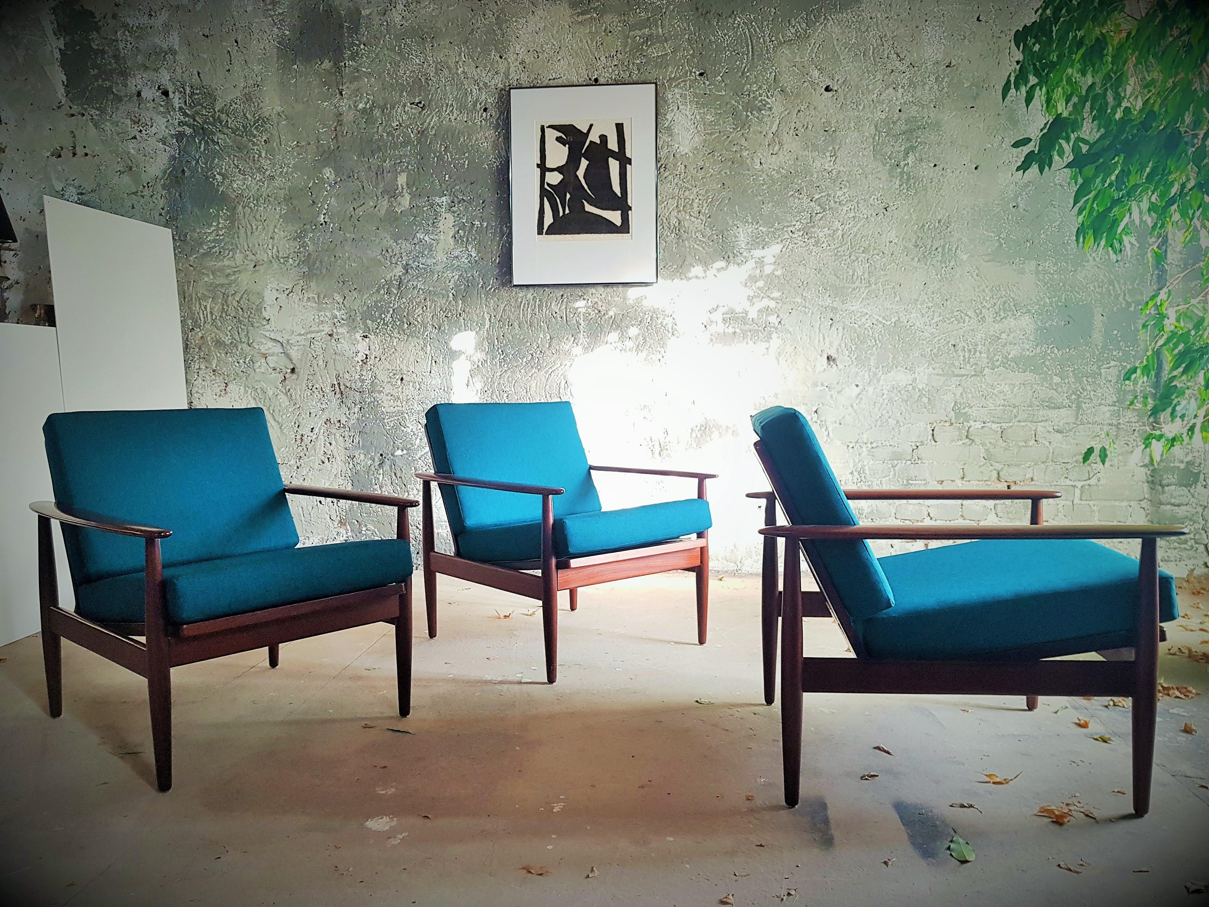 Mid-century teak lounge chair armchair, Denmark 1960.

Set of 2 !

New uoholstery in torquois blue.