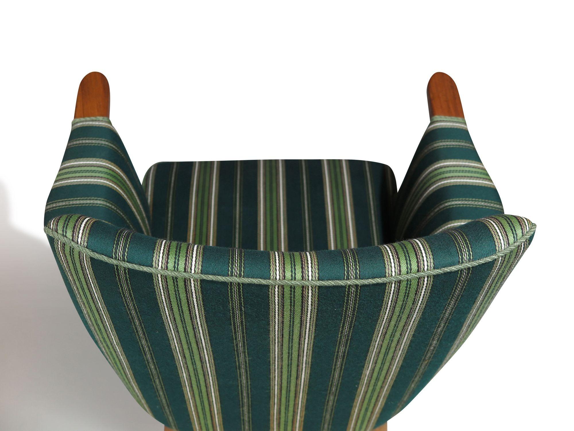 Sedia da salotto scandinava di metà secolo in teak con lana originale verde in vendita 3