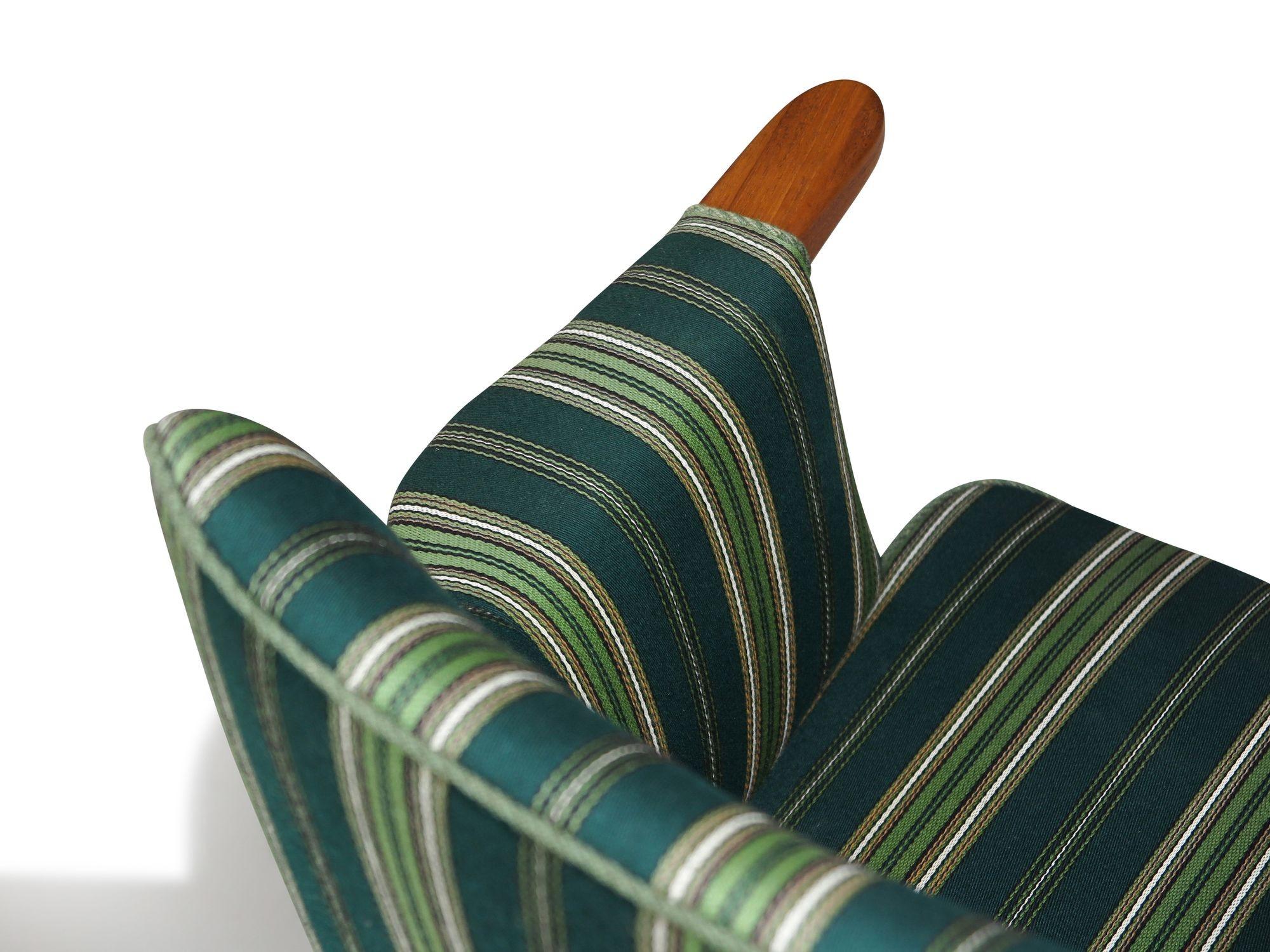 Sedia da salotto scandinava di metà secolo in teak con lana originale verde in vendita 4