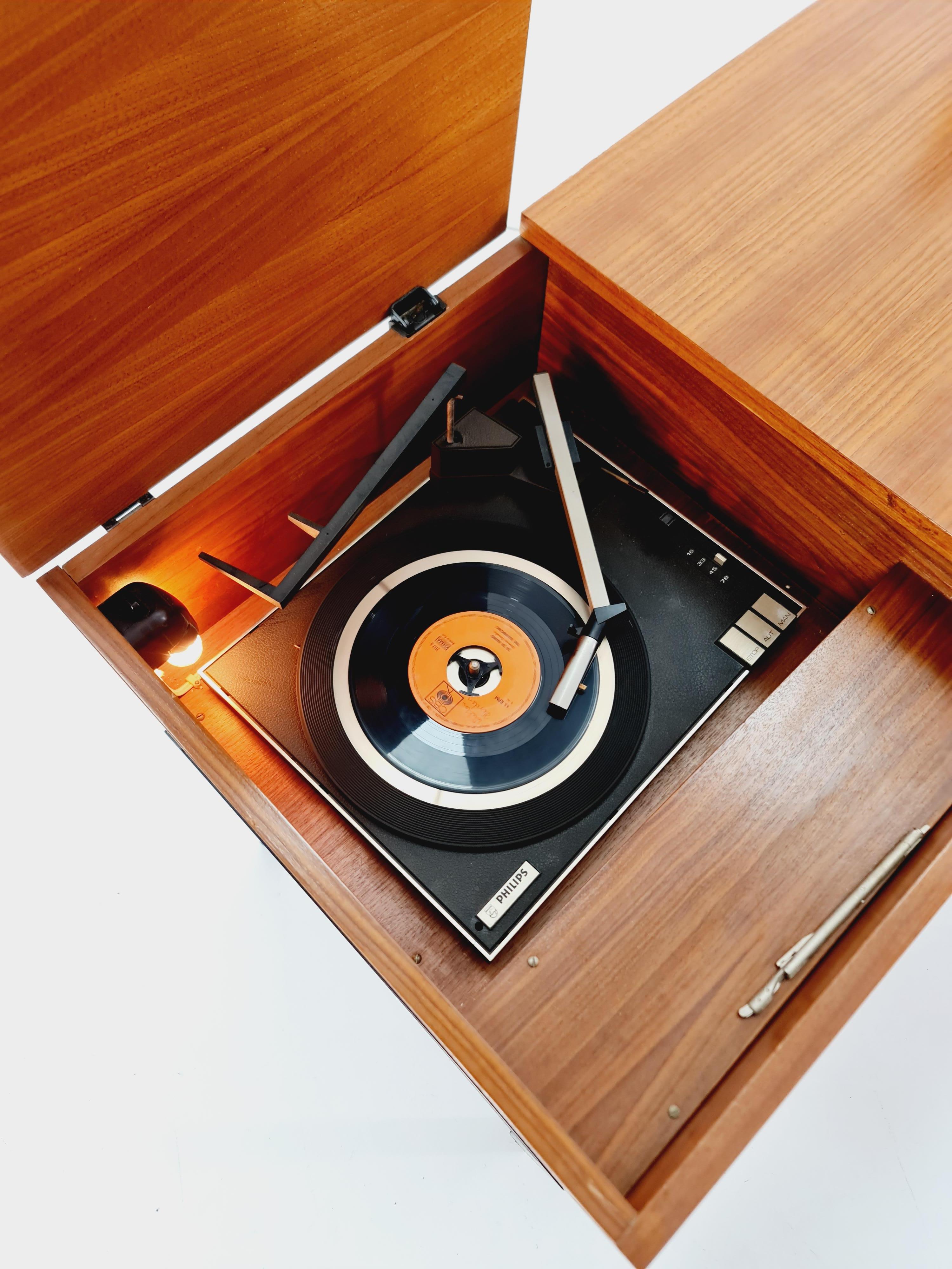 Mid Century Scandinavian Teak Sidboard Record Player By Phililps, Radio by Rosit For Sale 6
