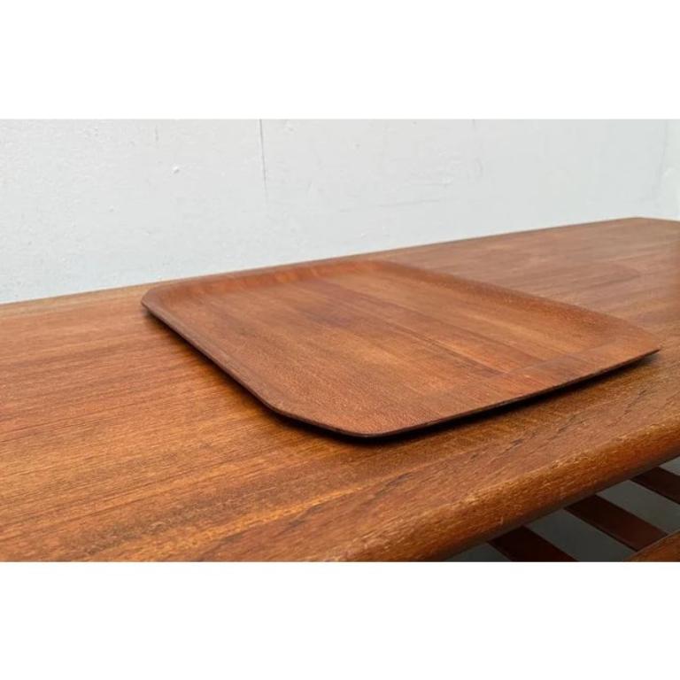 Vassoio in teak scandinavo di metà secolo, anni '60, in ottime condizioni. Progettato dal 1960 al 1969.

Informazioni aggiuntive:
Materiali: Teak
Stile: Medioevo Moderno
Colore: marrone
Tipo di articolo: Vintage, Antico o Pre-owned
Dimensioni: