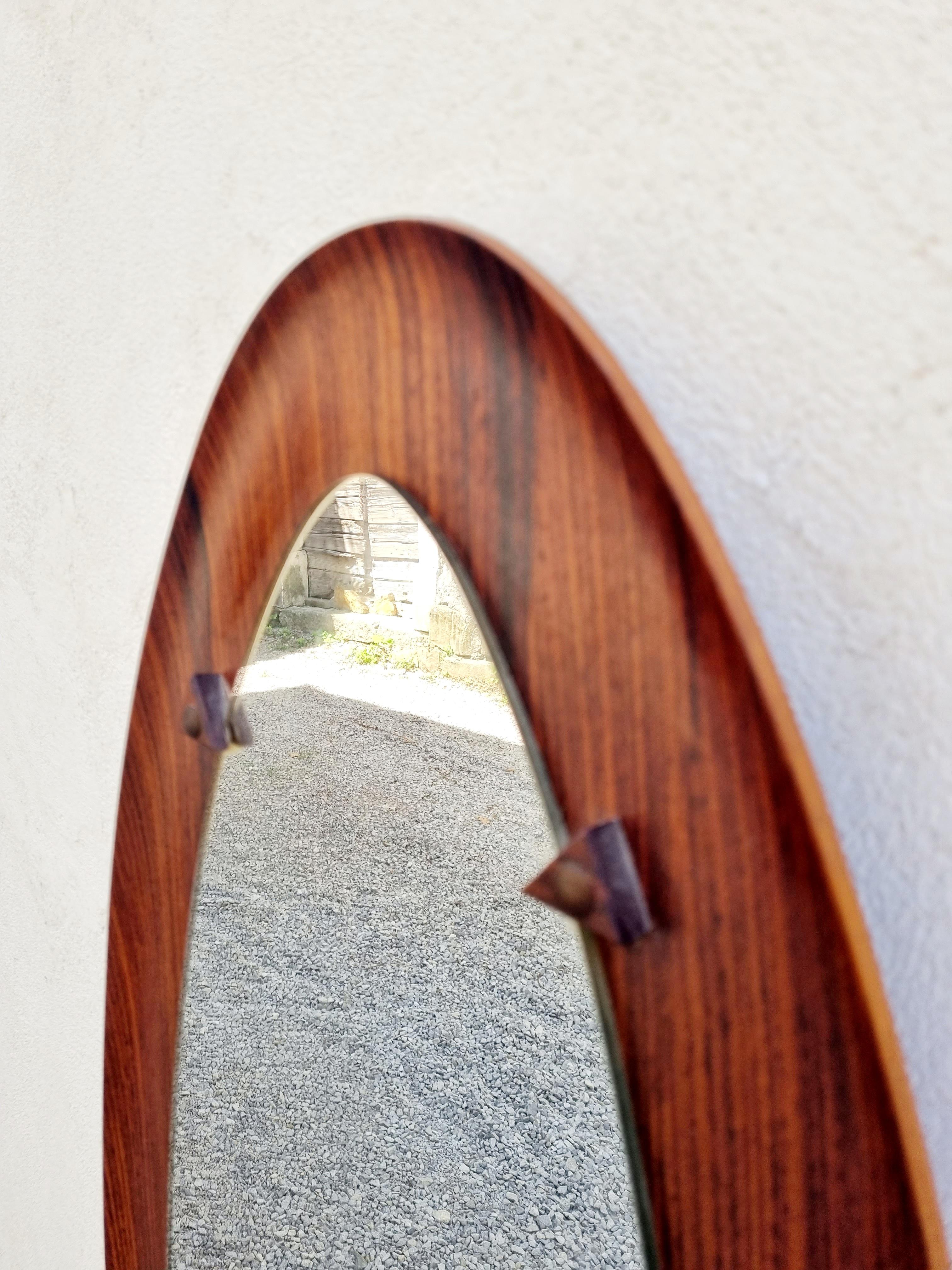 Specchio da parete in teak scandinavo di metà secolo, Danimarca anni '60 in vendita 2