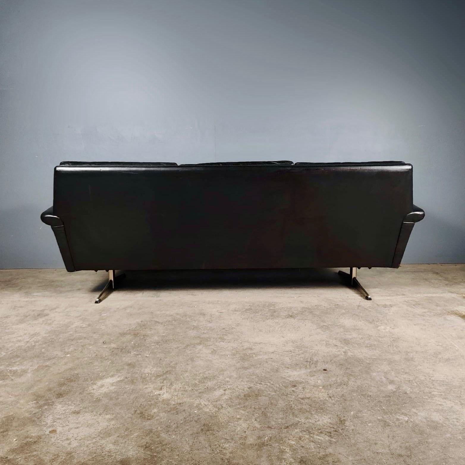 Mid Century Scandinavian Three Seater Black Leather Sofa Vintage Retro MCM In Excellent Condition In Cambridge, GB