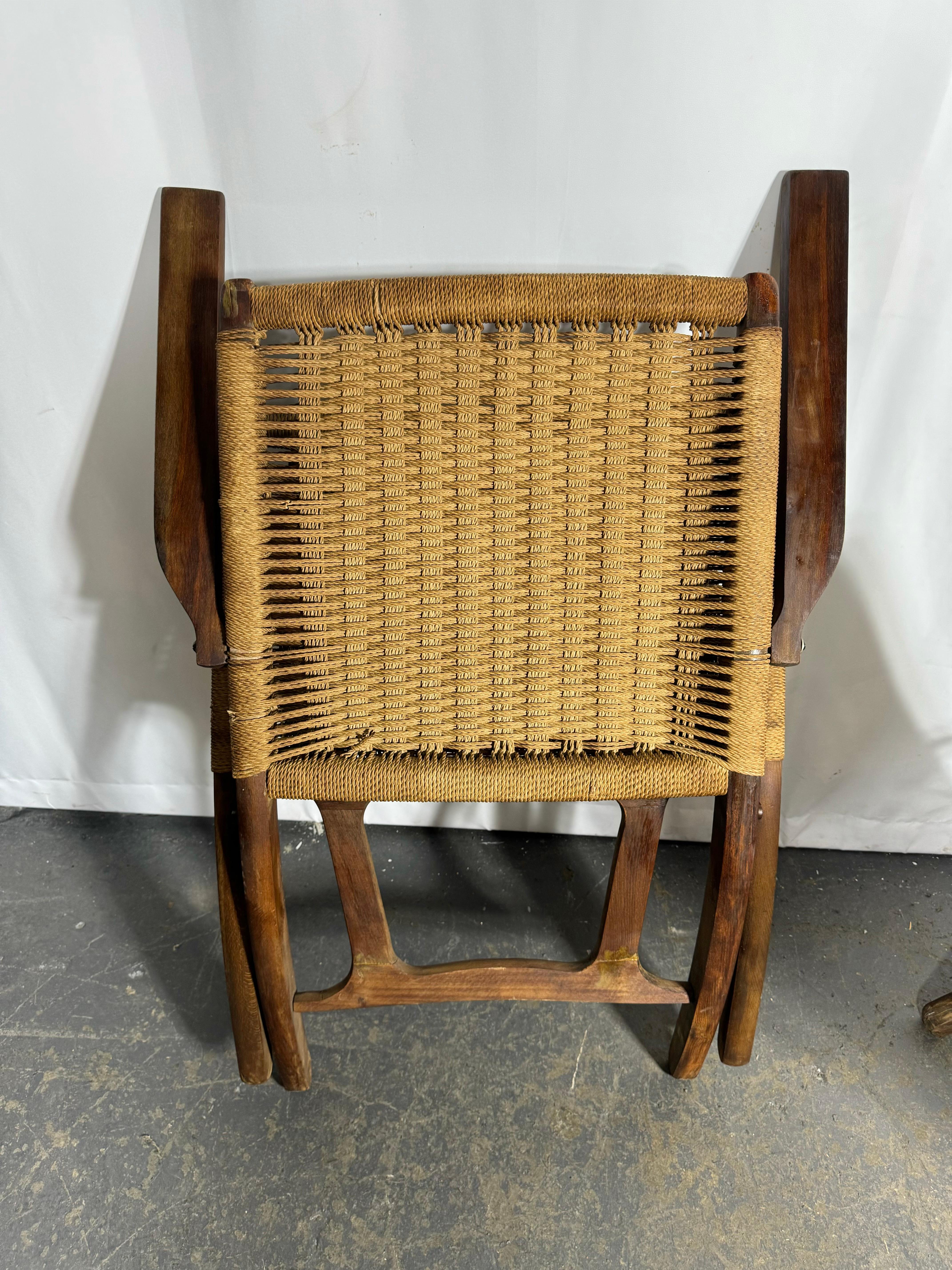 Danois Fauteuils pliants scandinaves vintage du milieu du siècle dernier à la manière de Hans Wegner en vente