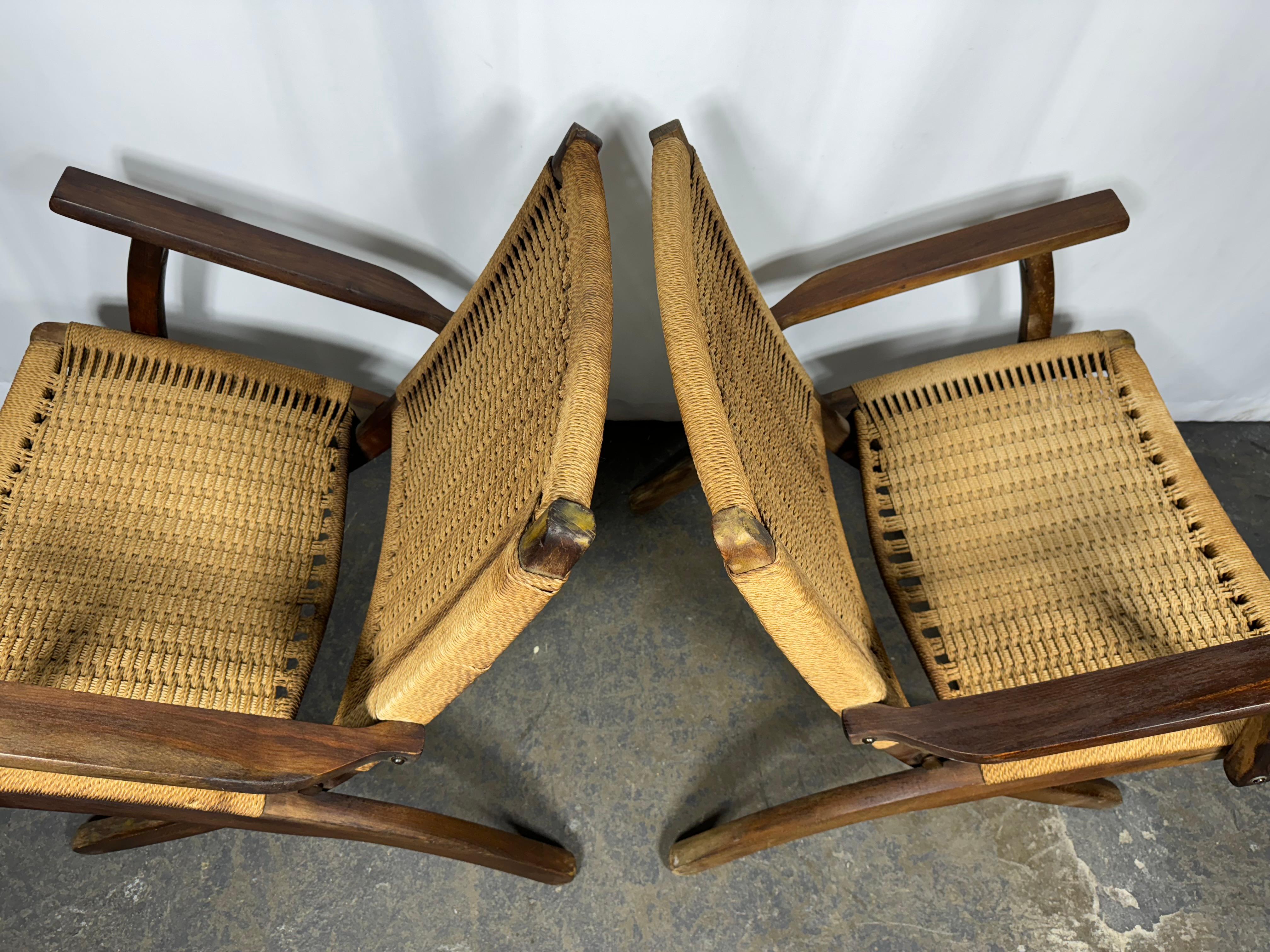 Fauteuils pliants scandinaves vintage du milieu du siècle dernier à la manière de Hans Wegner État moyen - En vente à Buffalo, NY