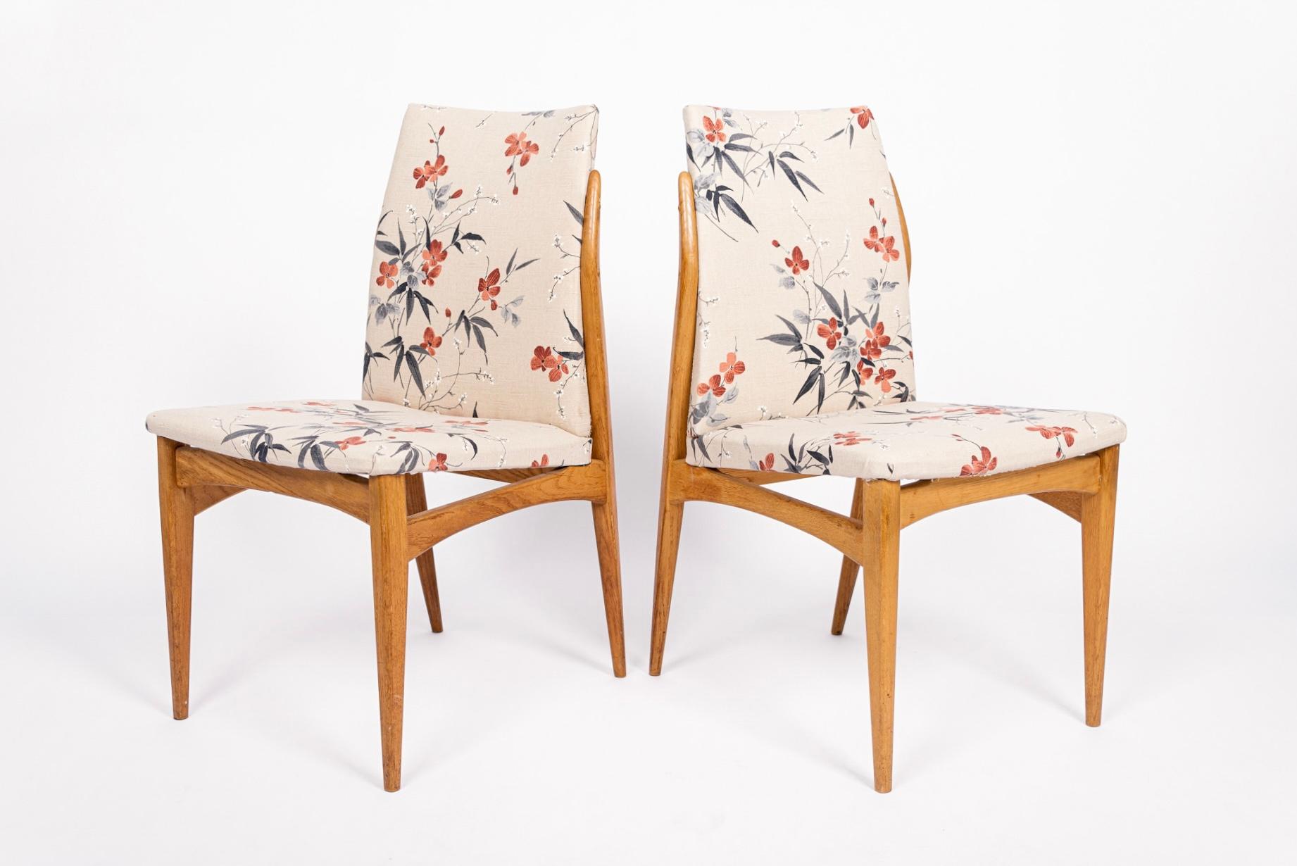 This pair of vintage mid century modern dining side chairs were sold by Macy’s in New York circa 1950. The classic and elegant Scandinavian modern design features solid blonde wood frames with clean lines and gentle curves. The chairs have been