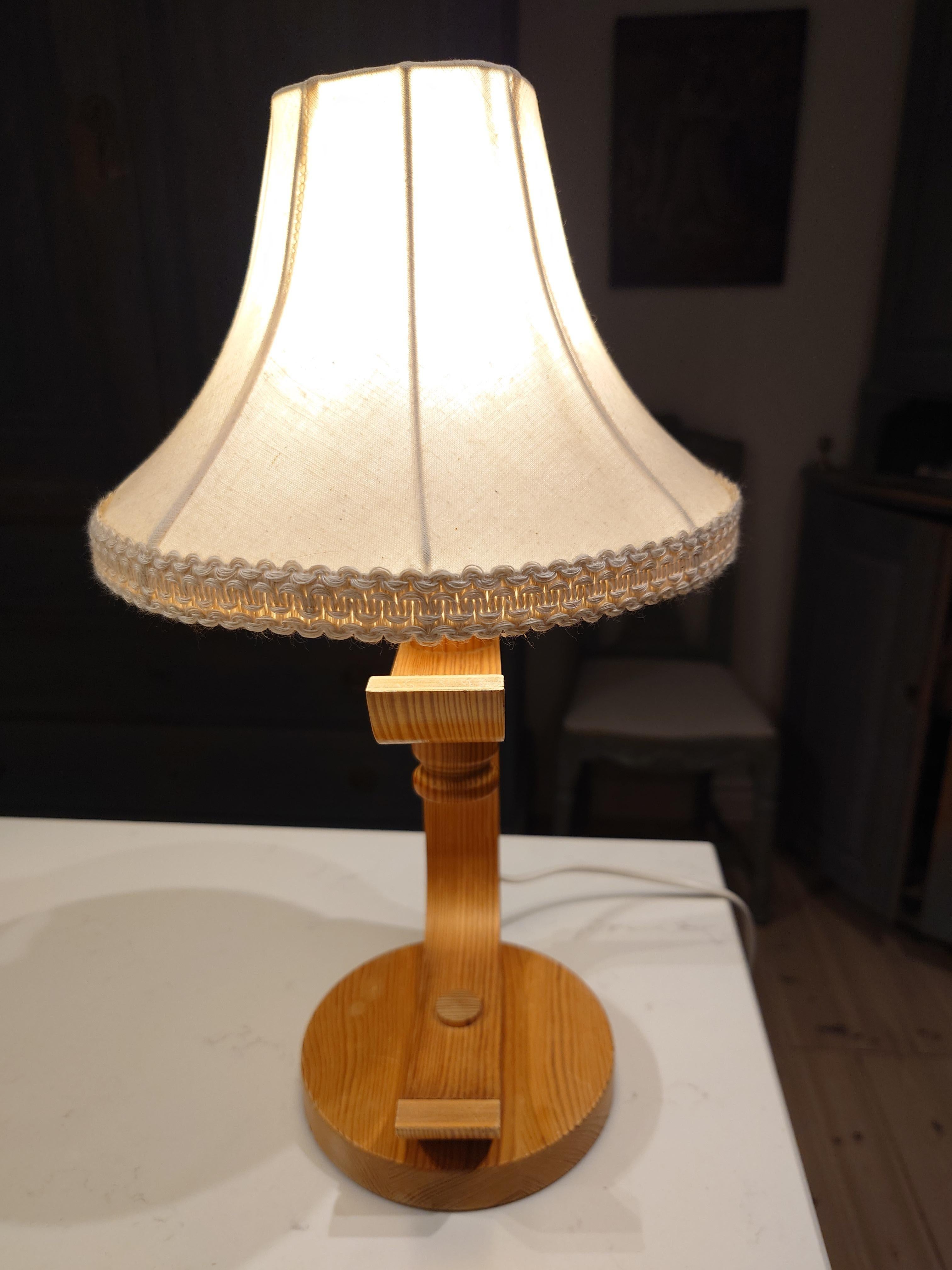 Lámpara escultórica de sobremesa escandinava de mediados de siglo en pino, sueca, años 70 Pino en venta