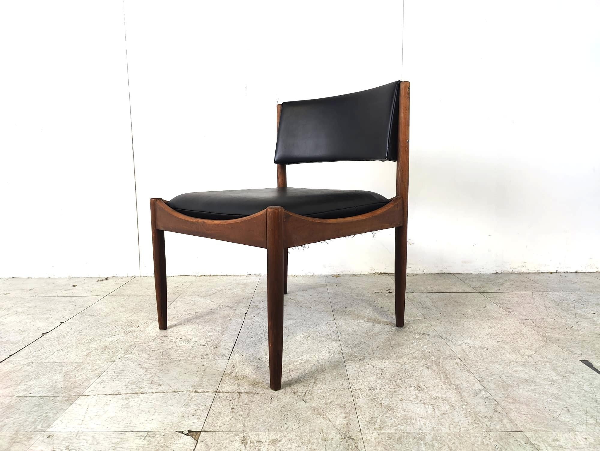 Silla de salón escandinava de mediados de siglo con taburete, años 60 Escandinavo moderno en venta