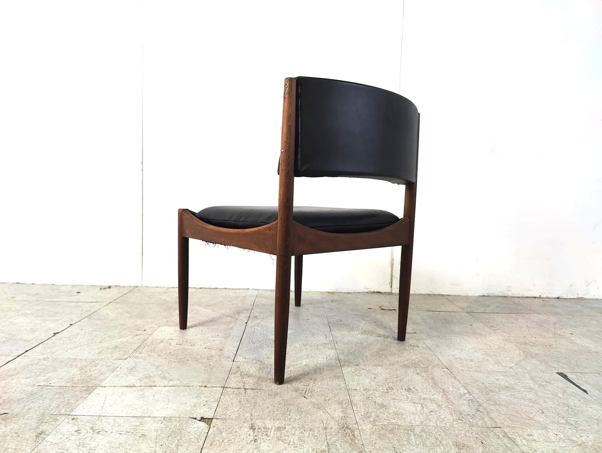 Silla de salón escandinava de mediados de siglo con taburete, años 60 Danés en venta