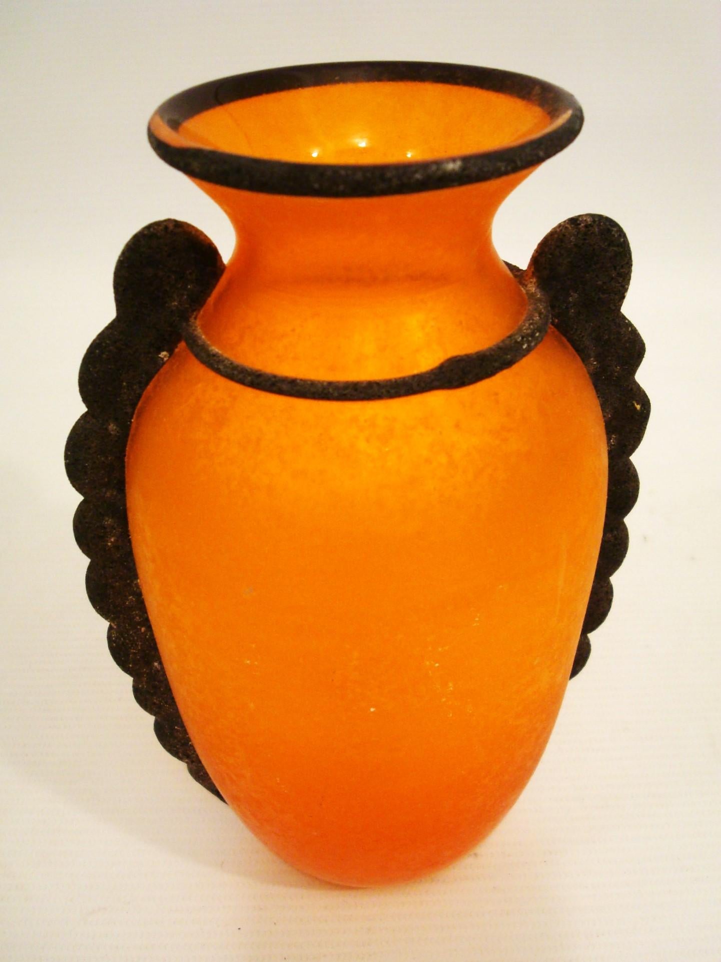 XX secolo Vaso in vetro di Murano soffiato a mano arancione Scavo di metà secolo in vendita