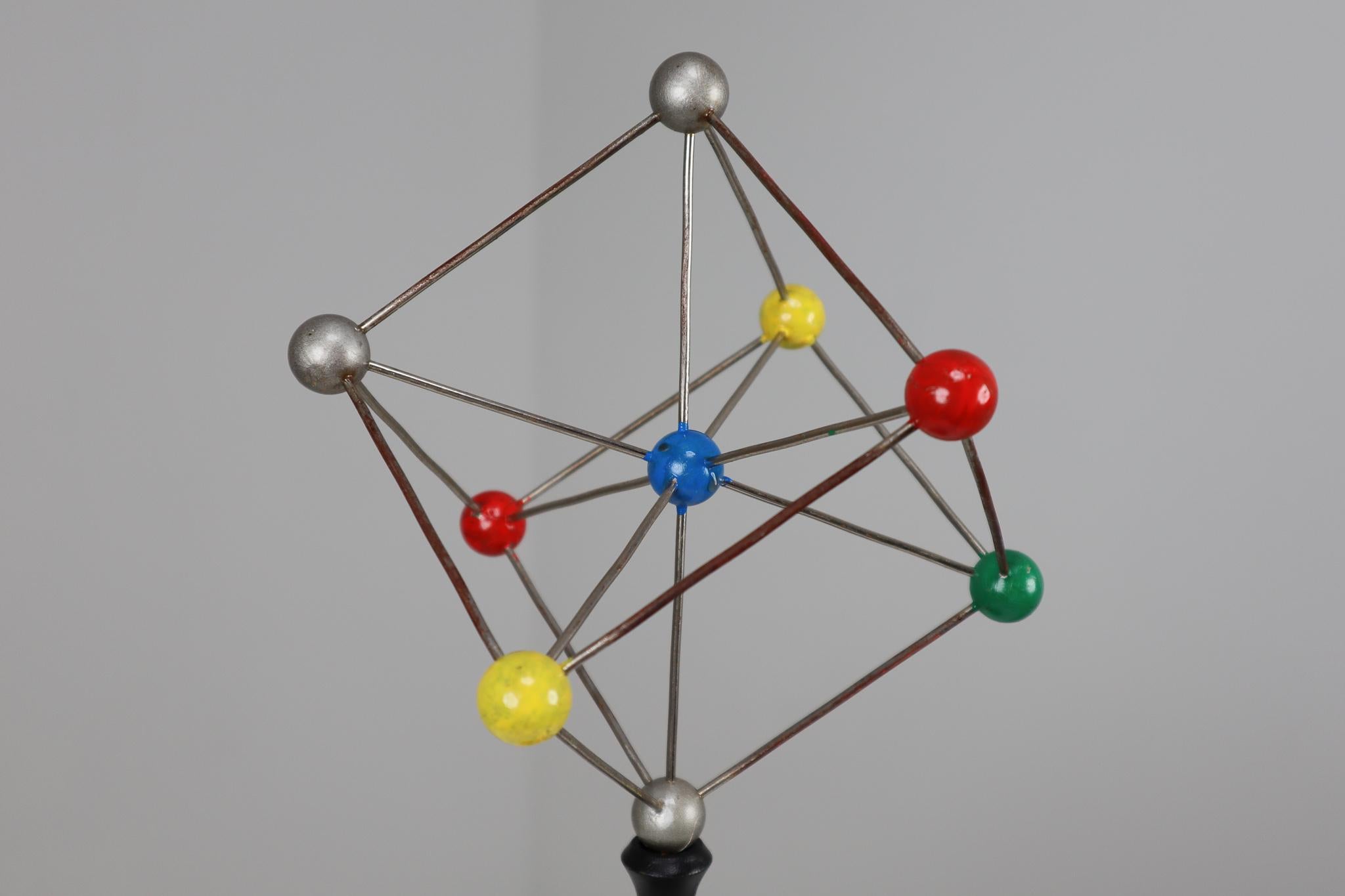 Mid-Century Scientific Crystal Model on Wooden Base In Good Condition In Almelo, NL