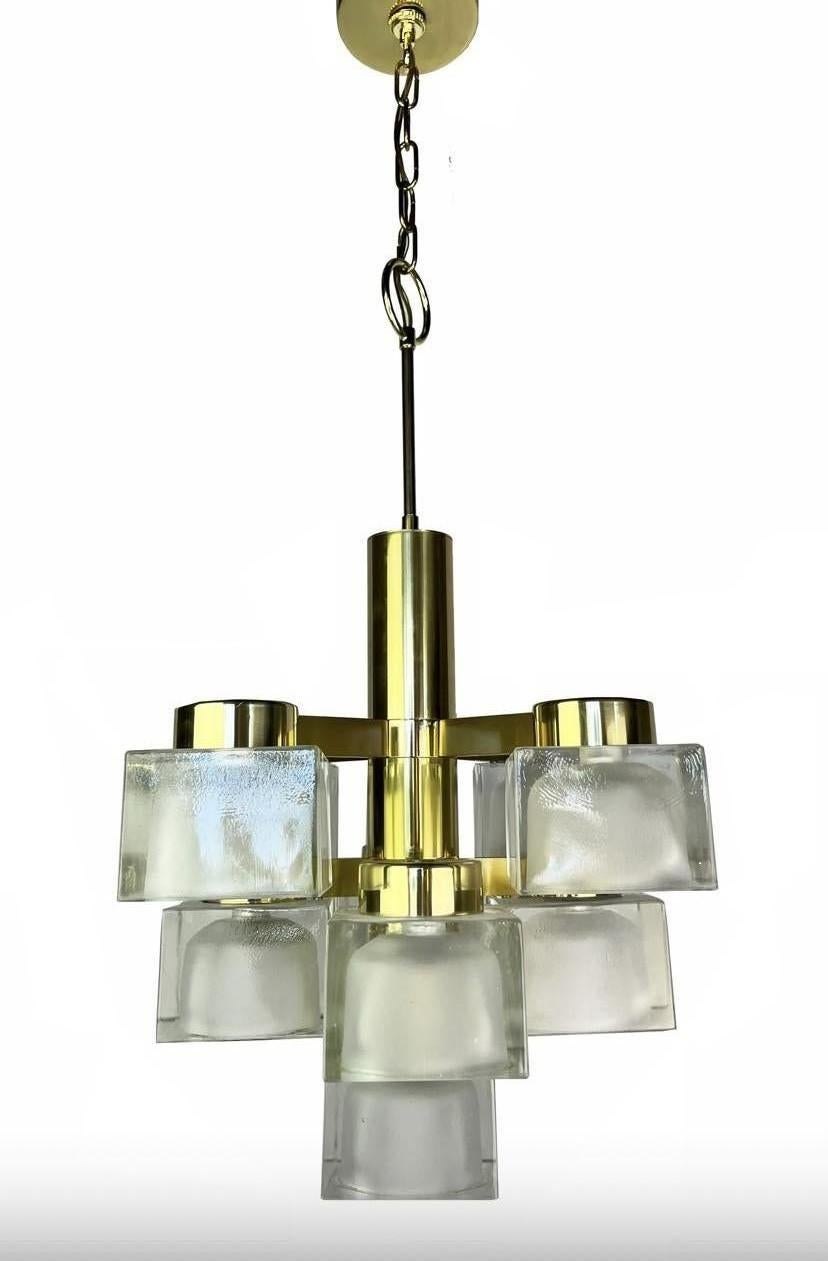 Mid Century Sciolari by Lightolier Tiered Brass and Glass Block Chandelier For Sale 4