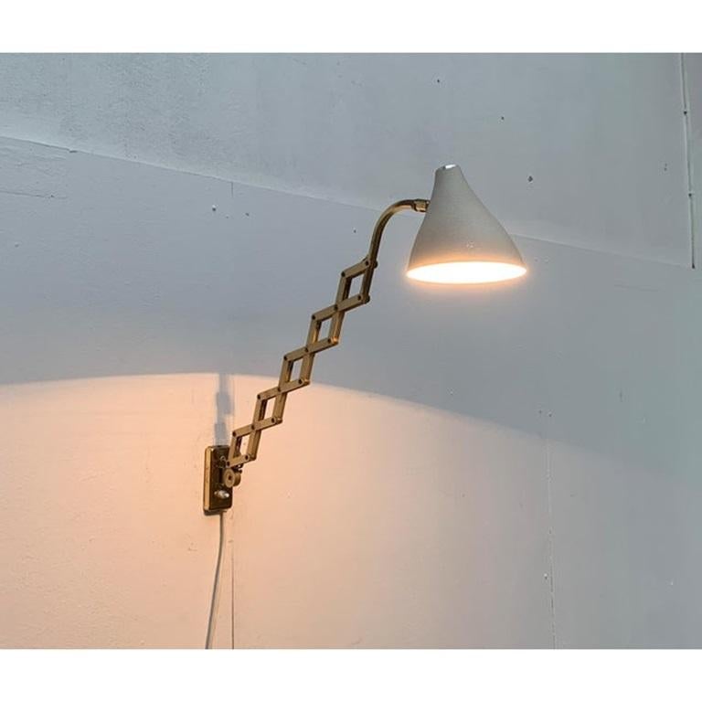 Mid-Century moderno Lampada da parete a forbice di metà secolo in metallo in vendita