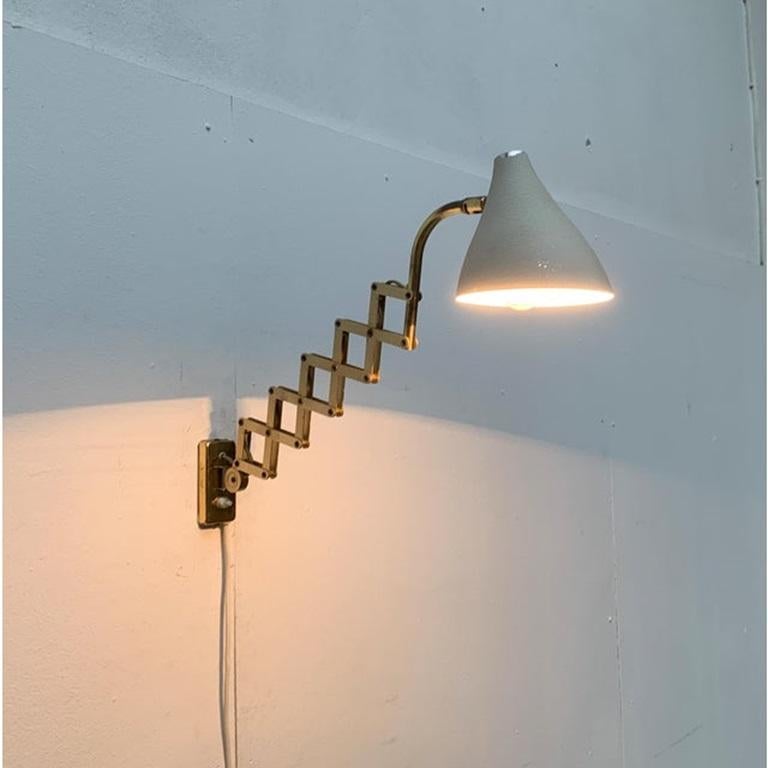 Lampada da parete a forbice di metà secolo in metallo in vendita 3