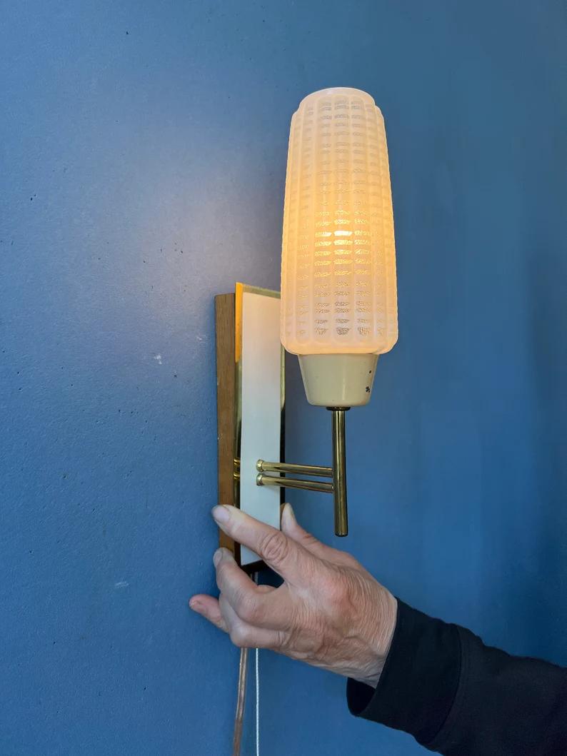 Mid Century Sconce Glass Wall Lamp Scandinavian Light Fixture, 1970s In Excellent Condition For Sale In ROTTERDAM, ZH