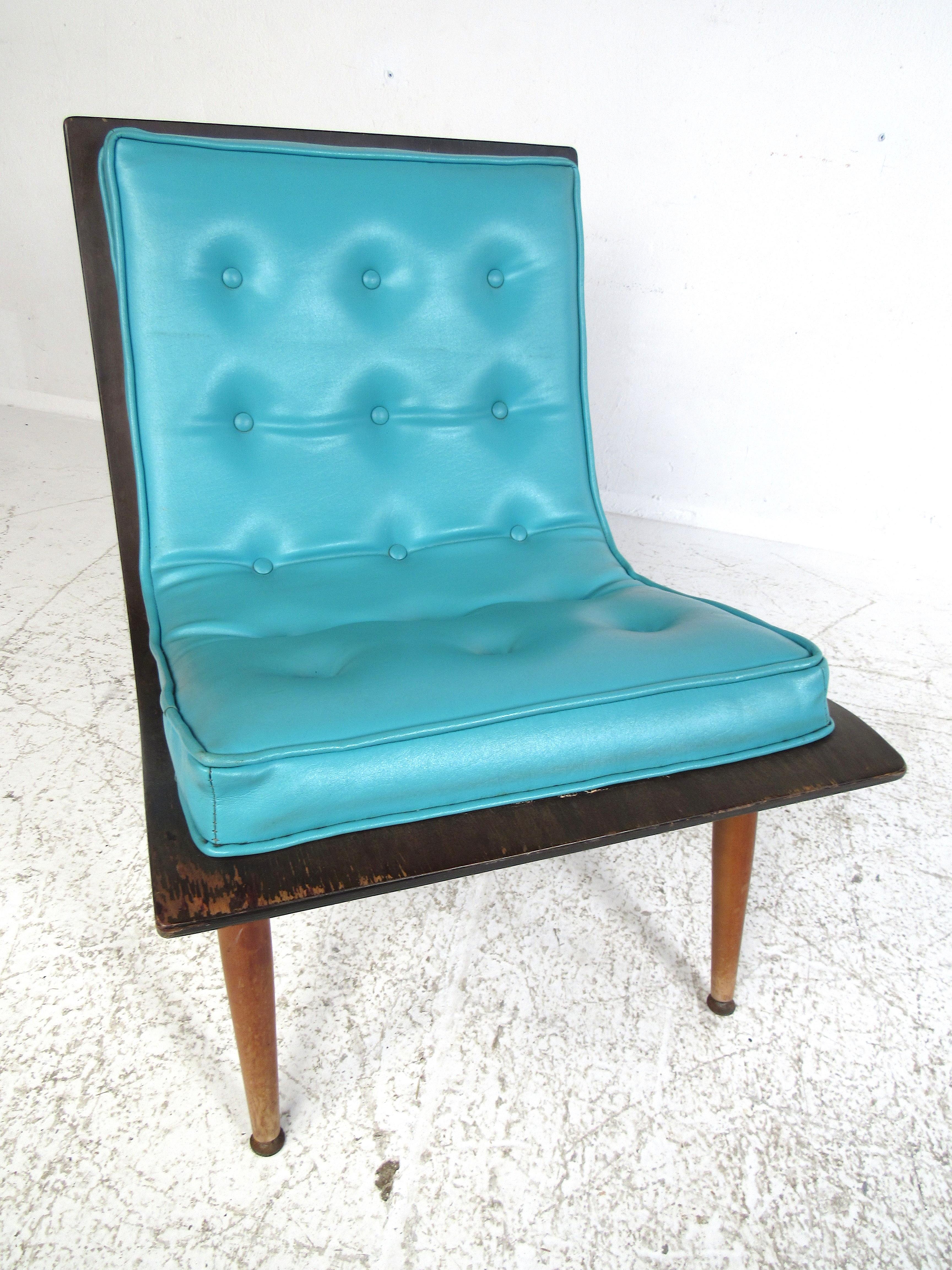 Midcentury Scoop Chair with Ottoman 7
