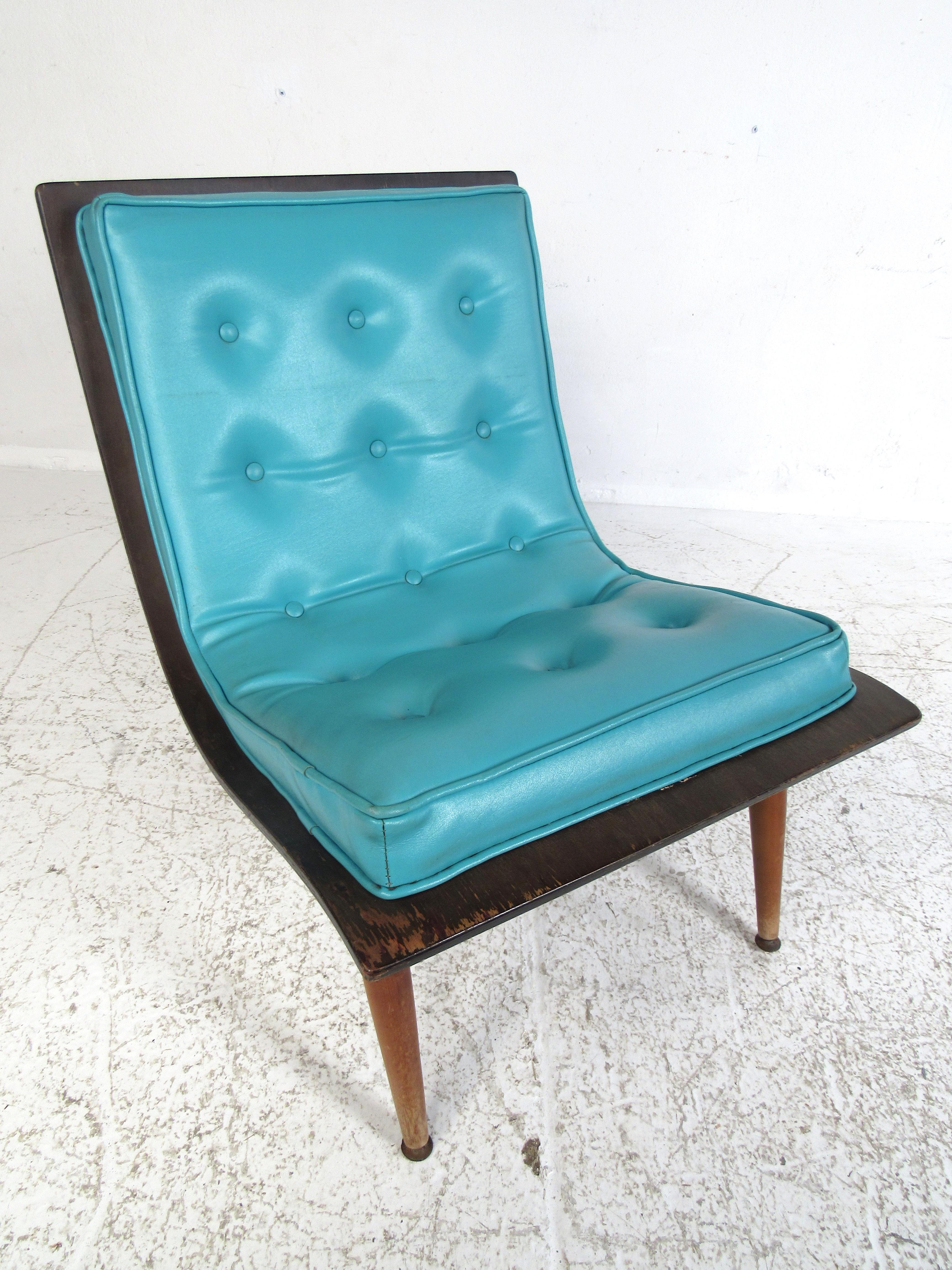 Midcentury Scoop Chair with Ottoman 8