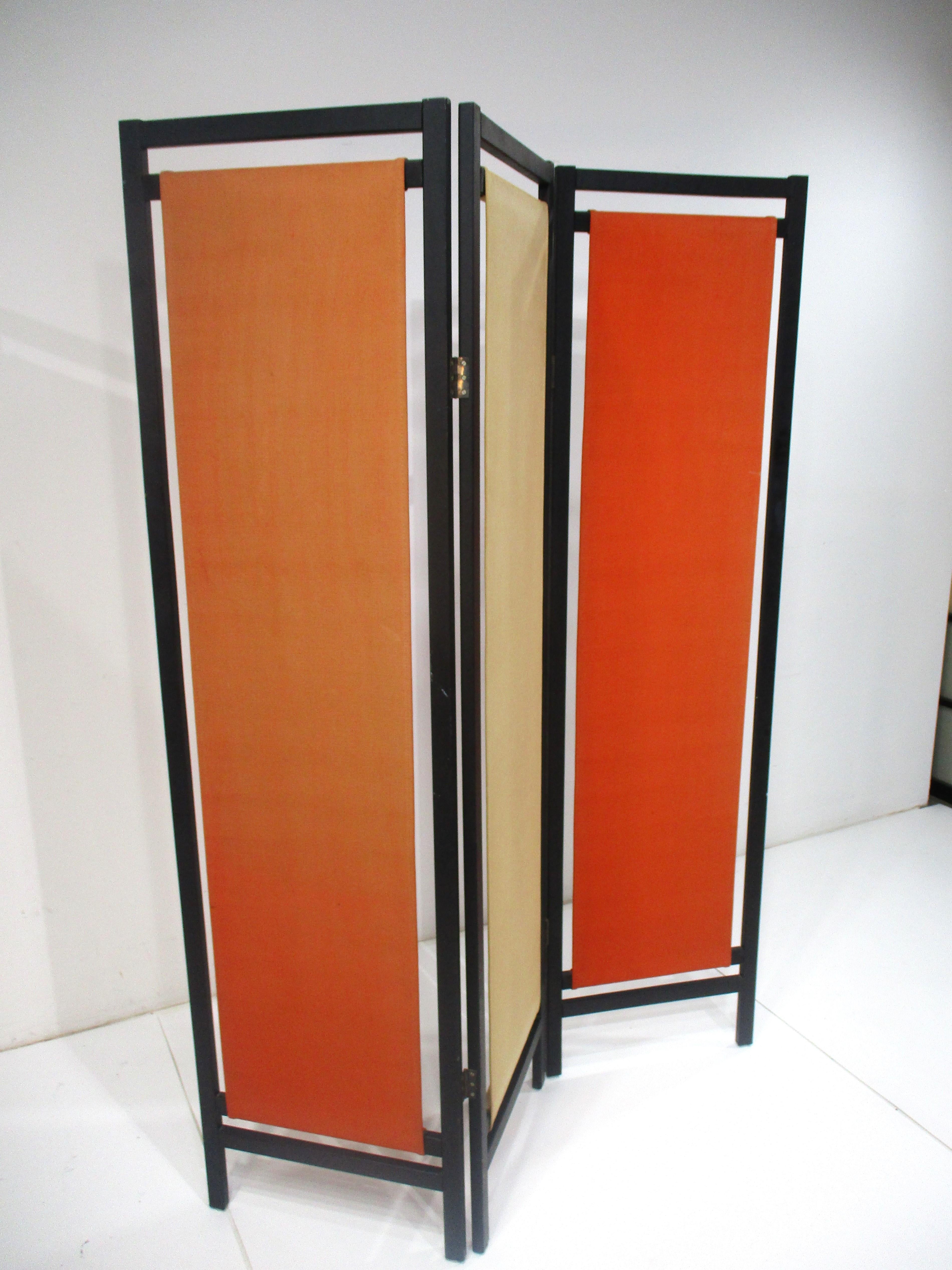 Mid Century Screen / Room Divider by Gold Medal  In Good Condition For Sale In Cincinnati, OH