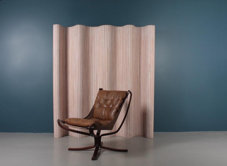 Room divider in solid pine designed by Alvar Aalto and made for Artek. Great original condition, 1970s.