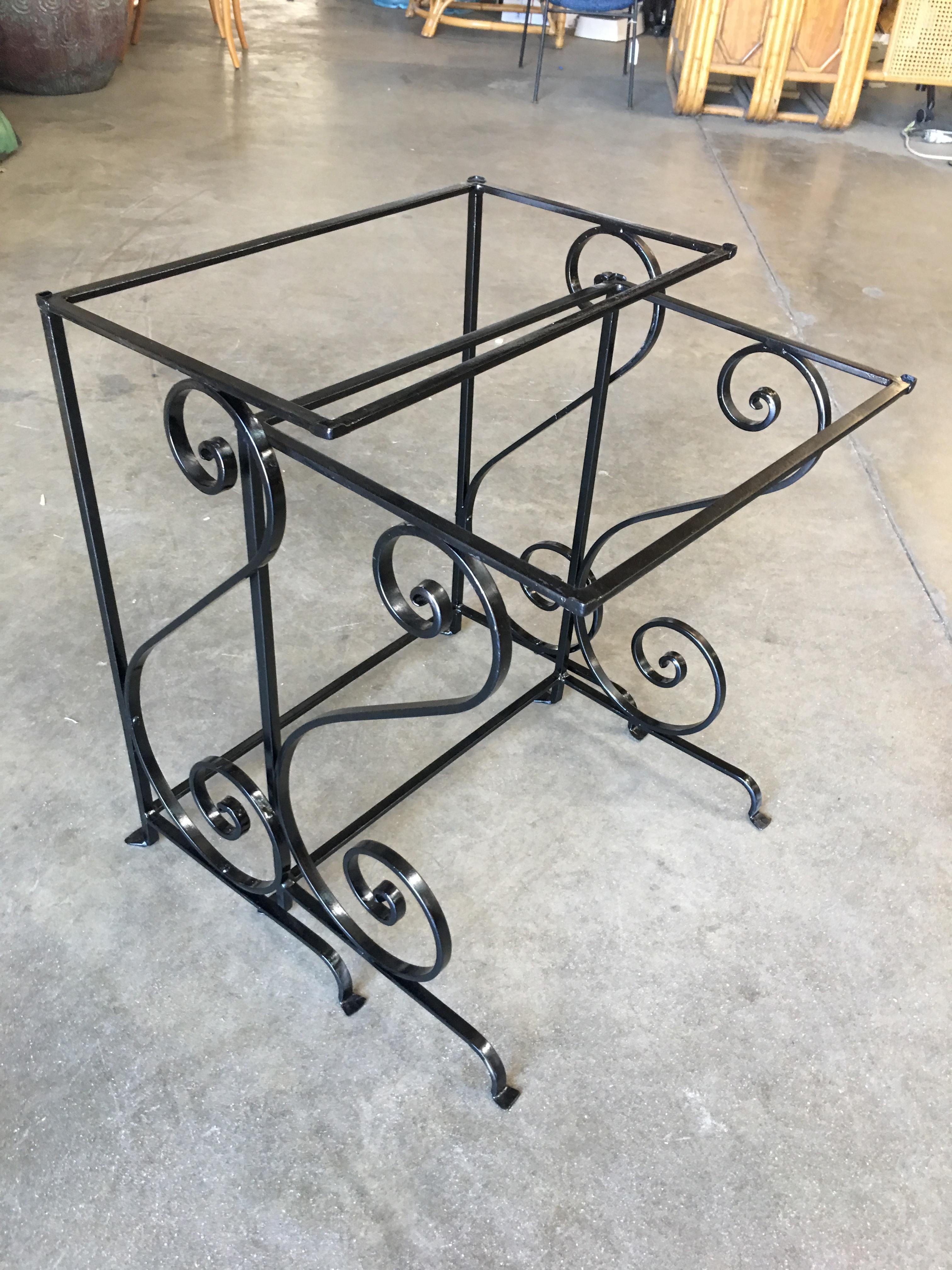 Original 1950s outdoor/patio nesting side table pair with Iron scrolling base.


larger table: 20ʺW × 14ʺD × 23ʺH
Smaller table dimensions:
21