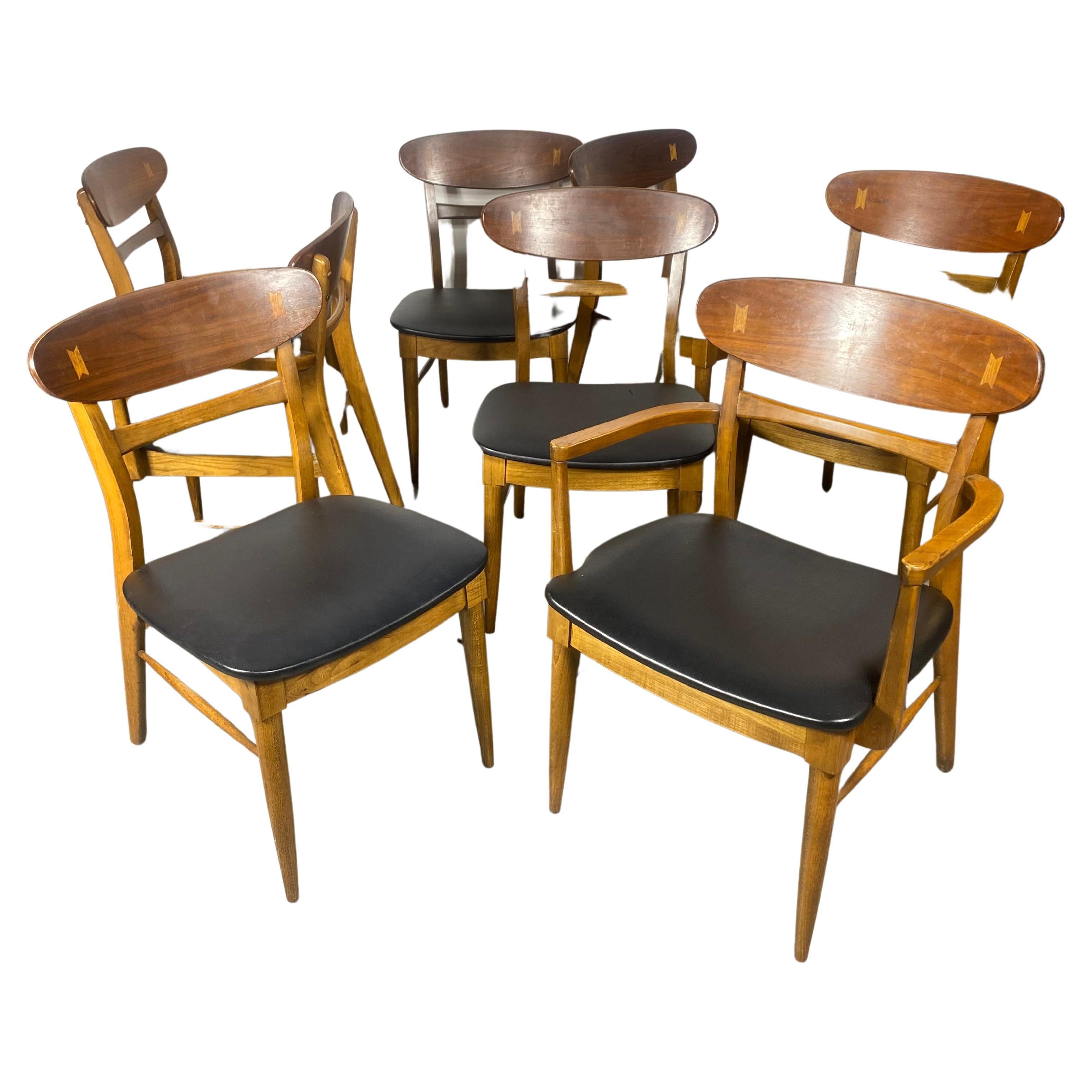 Ensemble de 8 chaises de salle à manger à dossier sculpté du milieu du siècle Andre Bus pour Lane Acclaim en vente