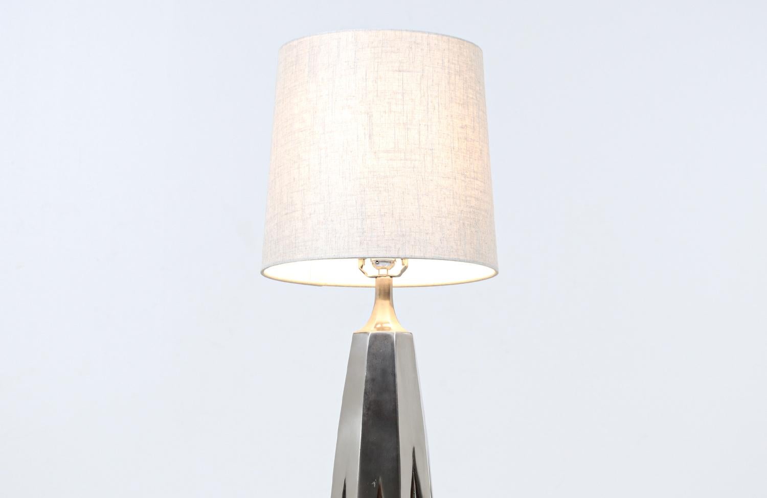Mid-Century Modern Expertly Restored - Mid-Century Sculpted Brass Table Lamp by Laurel For Sale