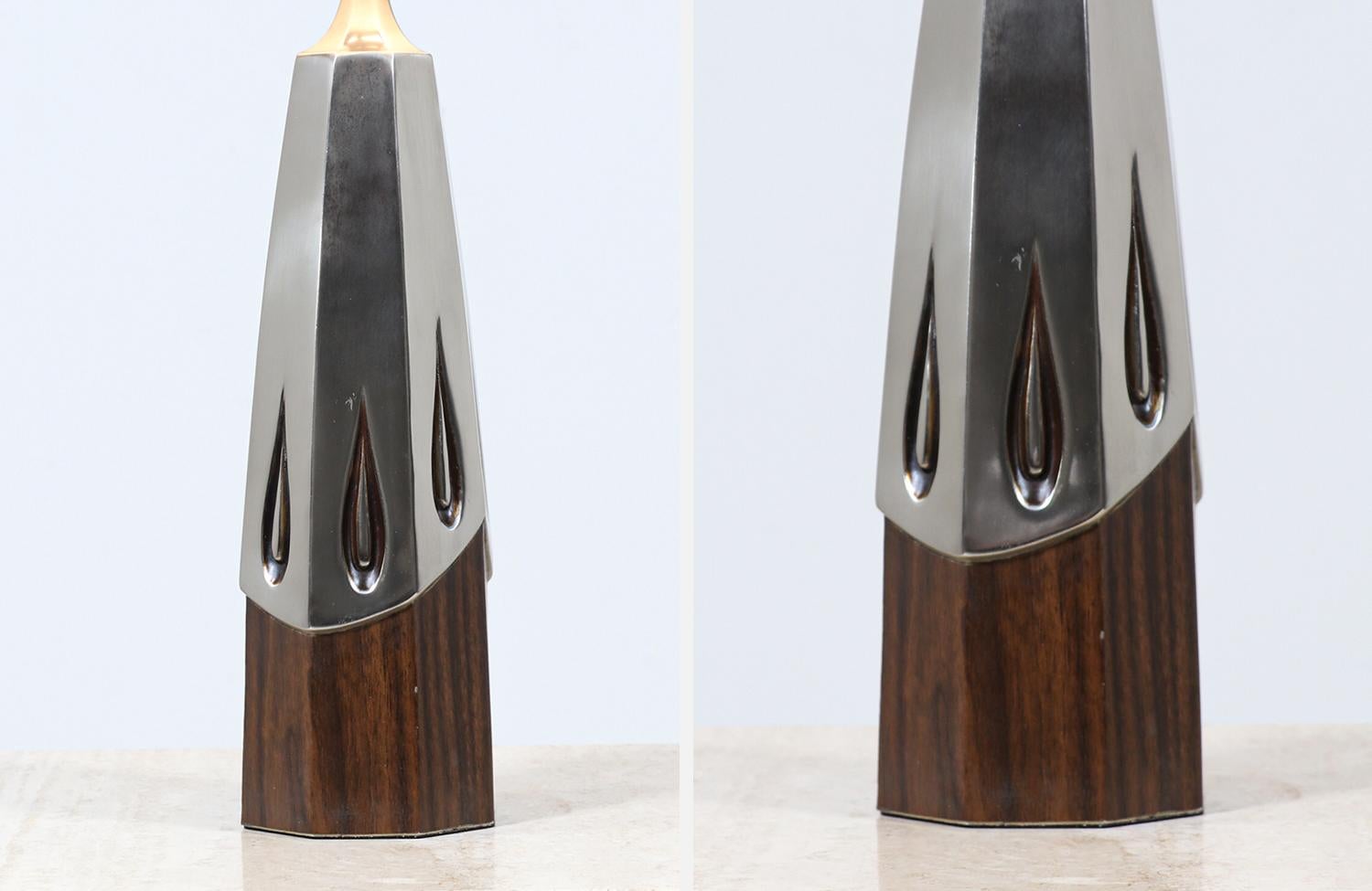 Polished Expertly Restored - Mid-Century Sculpted Brass Table Lamp by Laurel For Sale