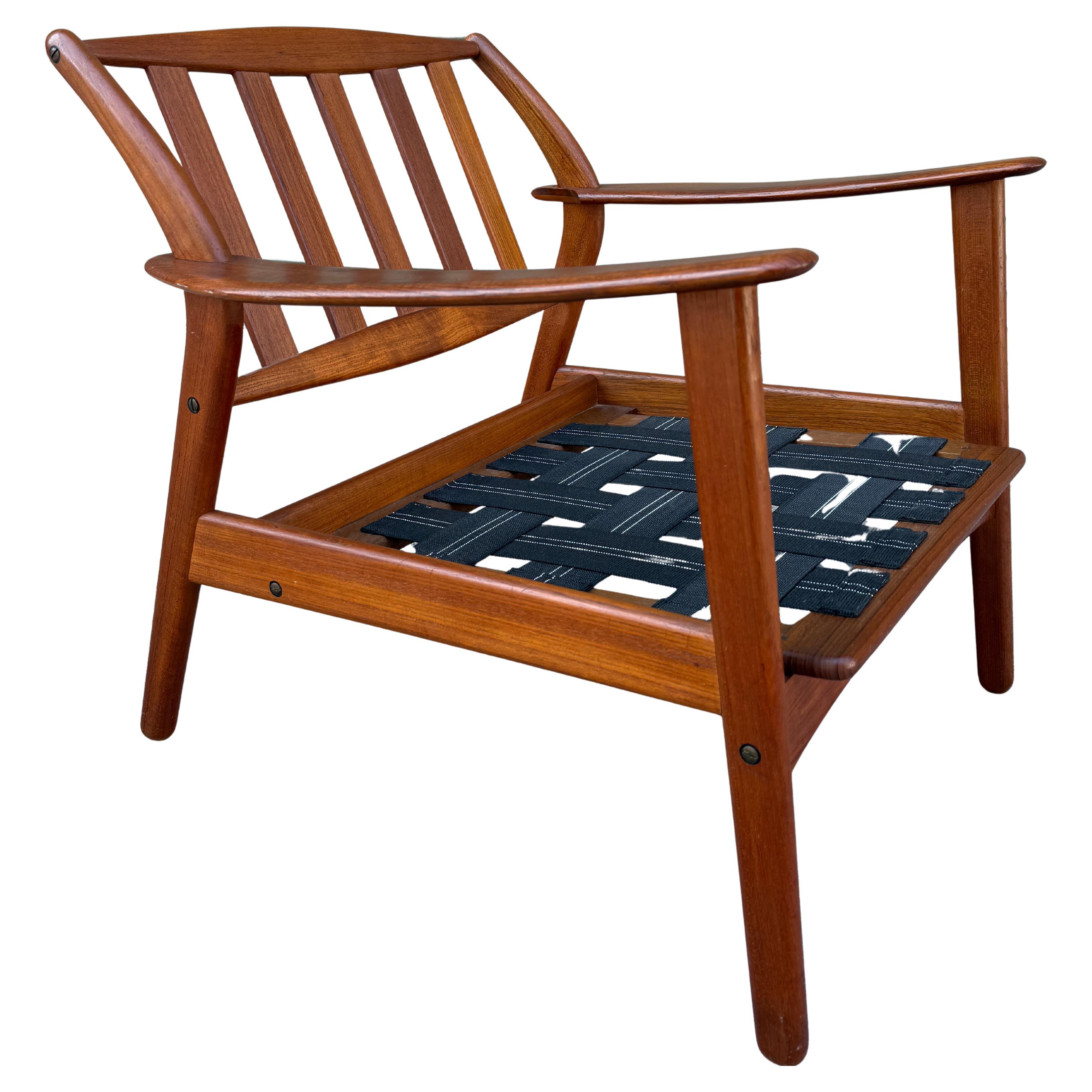 Mid-Century Sculpted Danish Modern Lounge Chair by Niels Koefoed For Sale 4