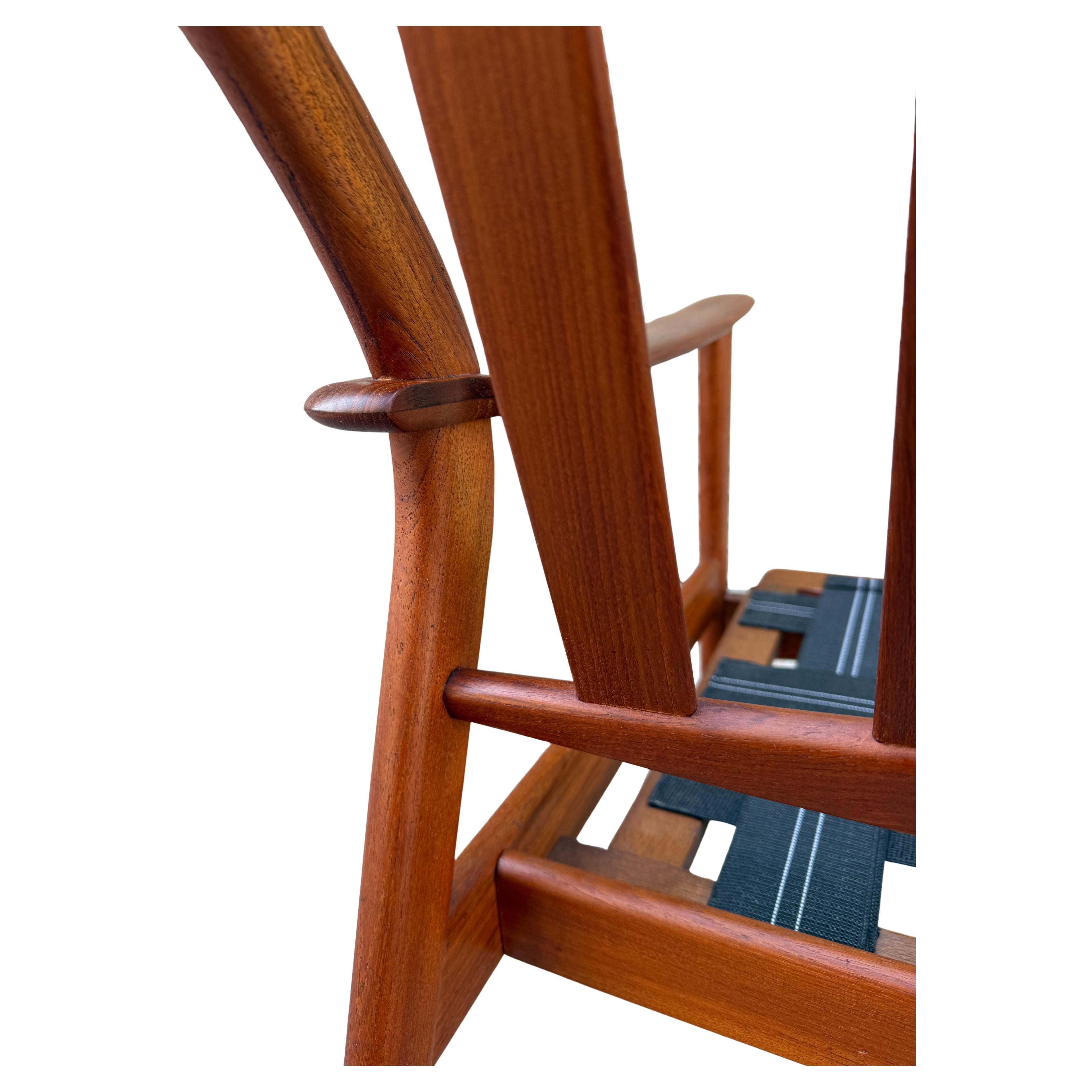 Mid-Century Sculpted Danish Modern Lounge Chair by Niels Koefoed For Sale 5