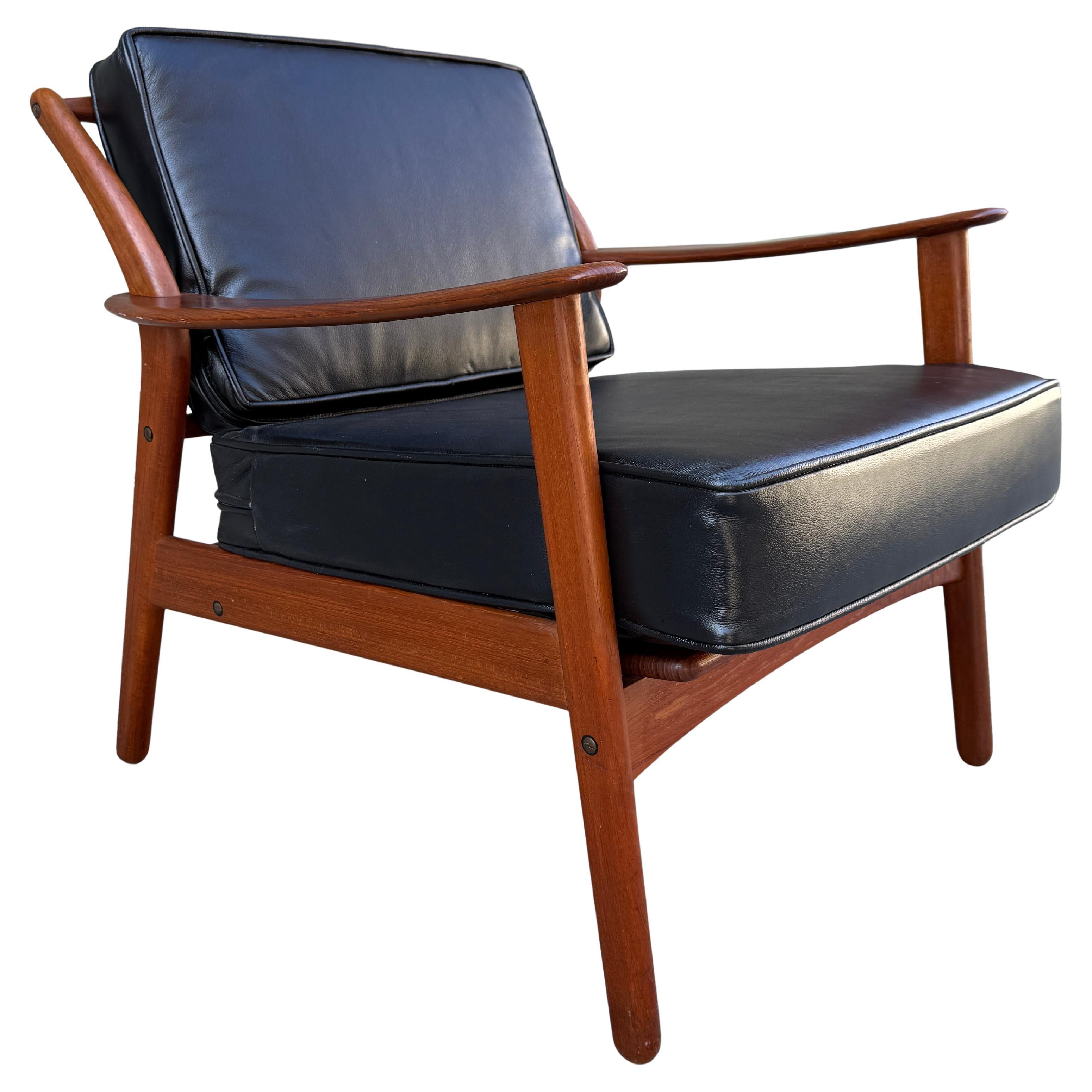 Mid-Century Modern Mid-Century Sculpted Danish Modern Lounge Chair by Niels Koefoed For Sale