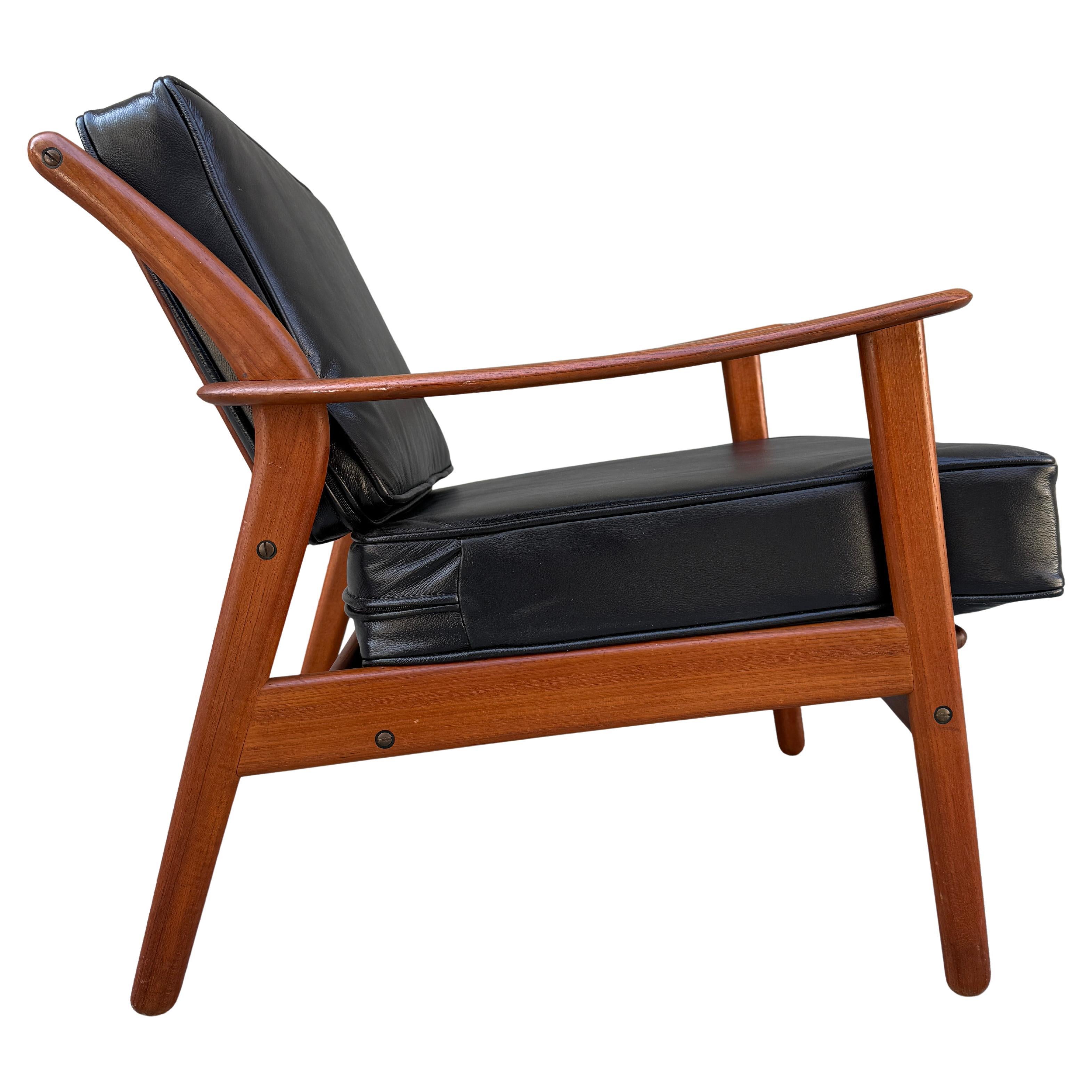 Mid-Century Sculpted Danish Modern Lounge Chair by Niels Koefoed