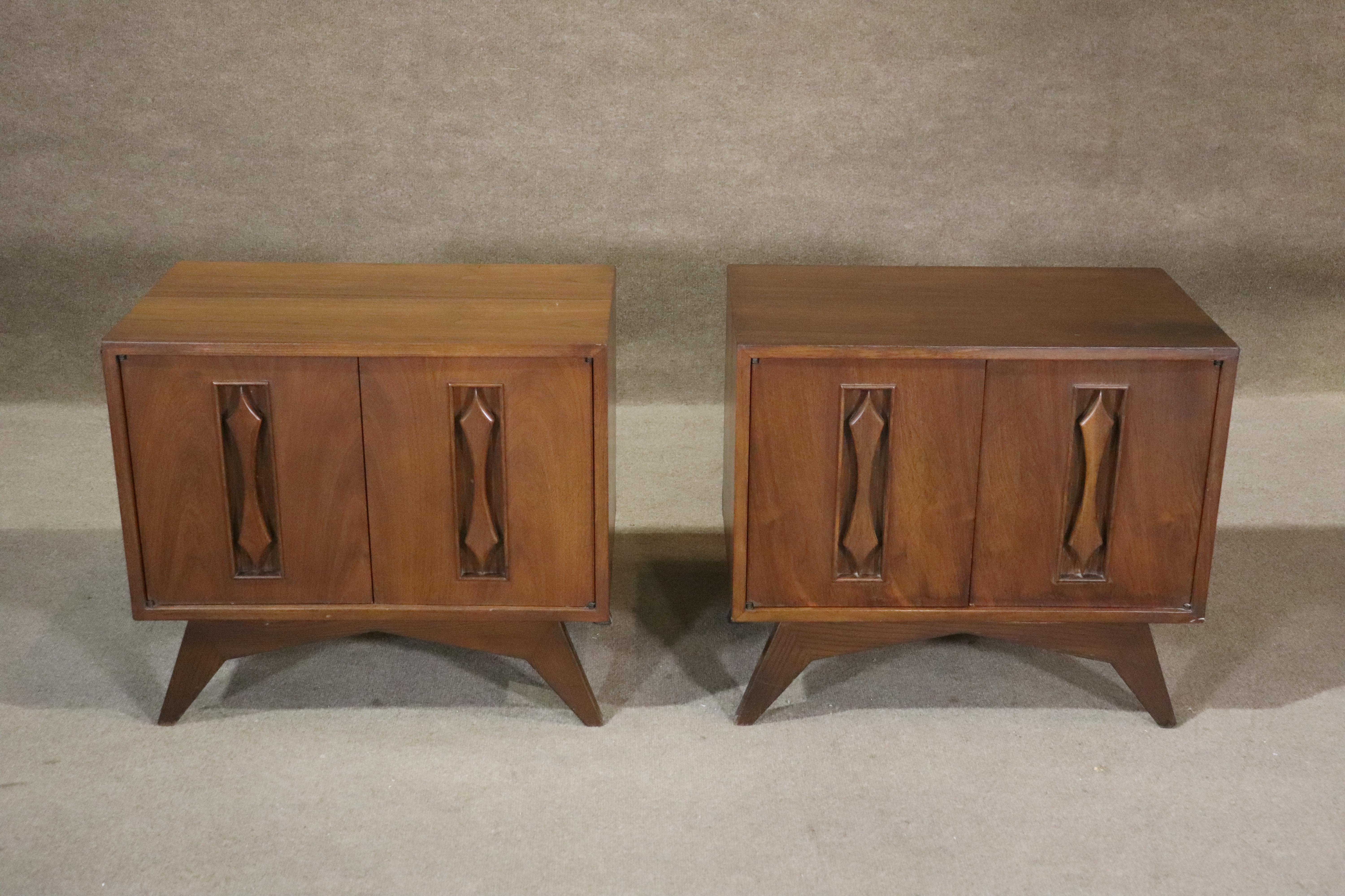 Vintage American made nightstands with sculpted doors and angled legs. Open cabinet storage space, great for living or bedroom use.
Please confirm location NY or NJ
