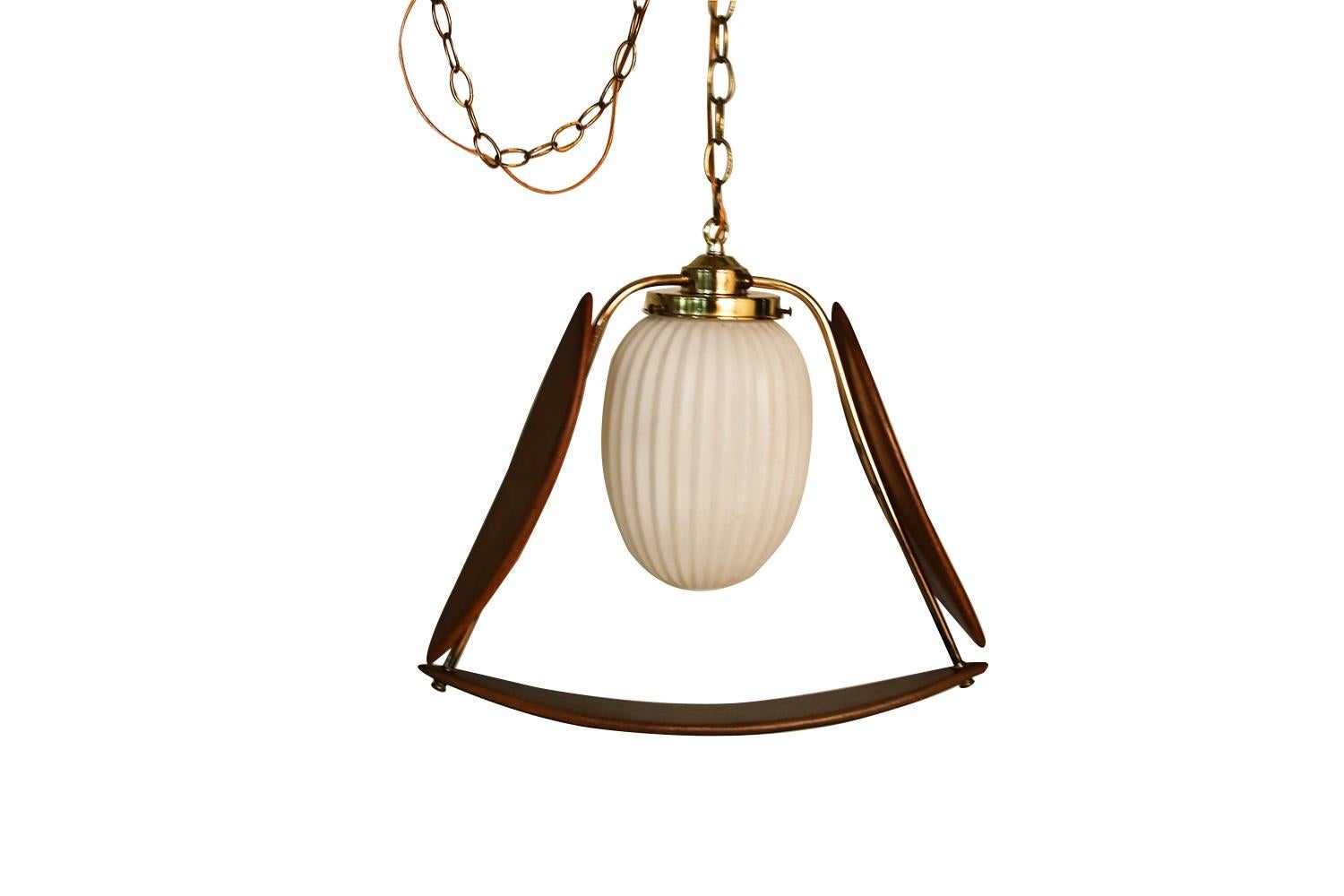 Mid-Century Modern Lampe suspendue sculptée en forme de guirlande du milieu du siècle dernier, lampe à suspension en vente