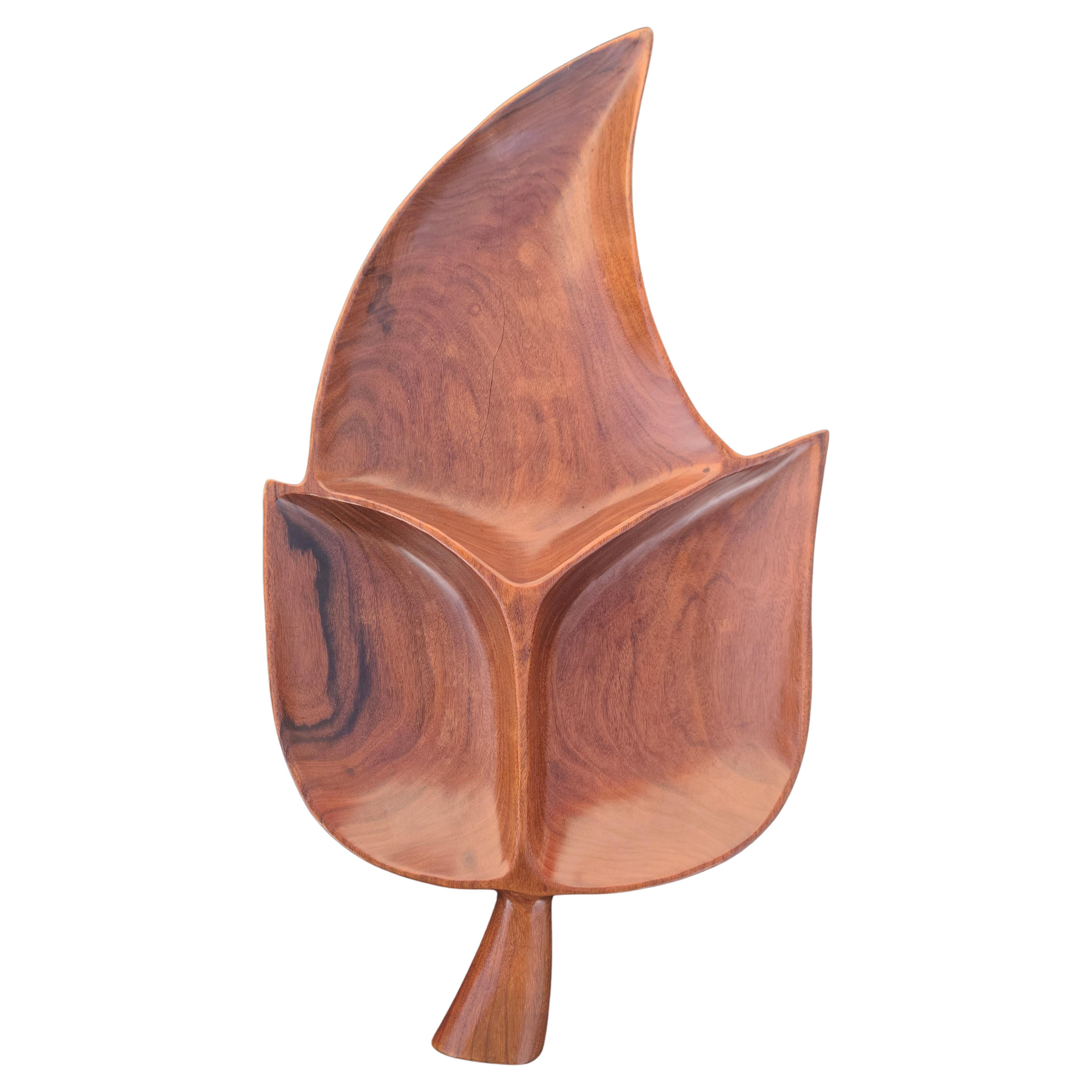 Mid Century Sculpted Ironwood Leaf Schale (Mitte des 20. Jahrhunderts) im Angebot