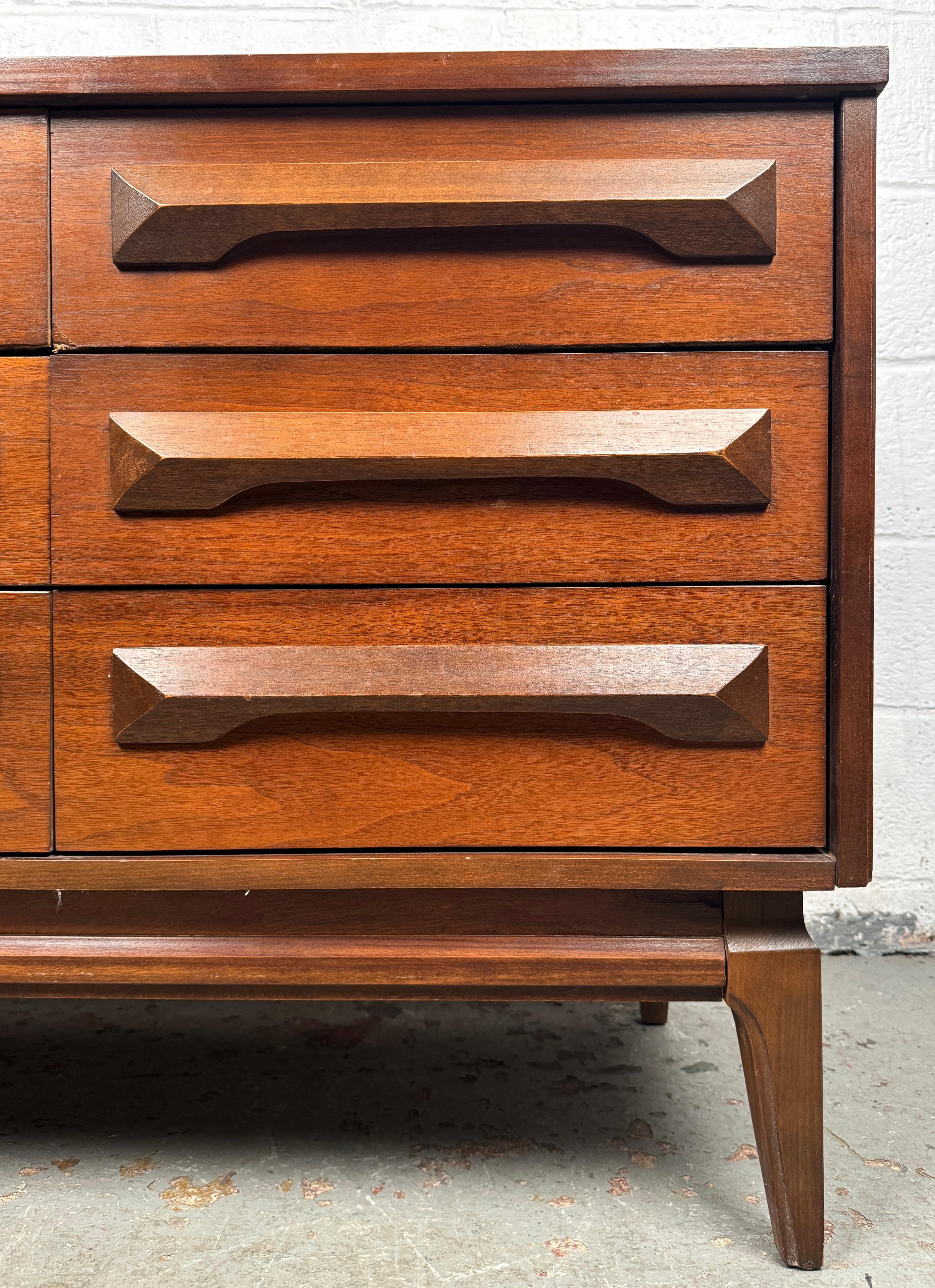 Mid-Century Sculpted Nine Drawer Dresser For Sale 7