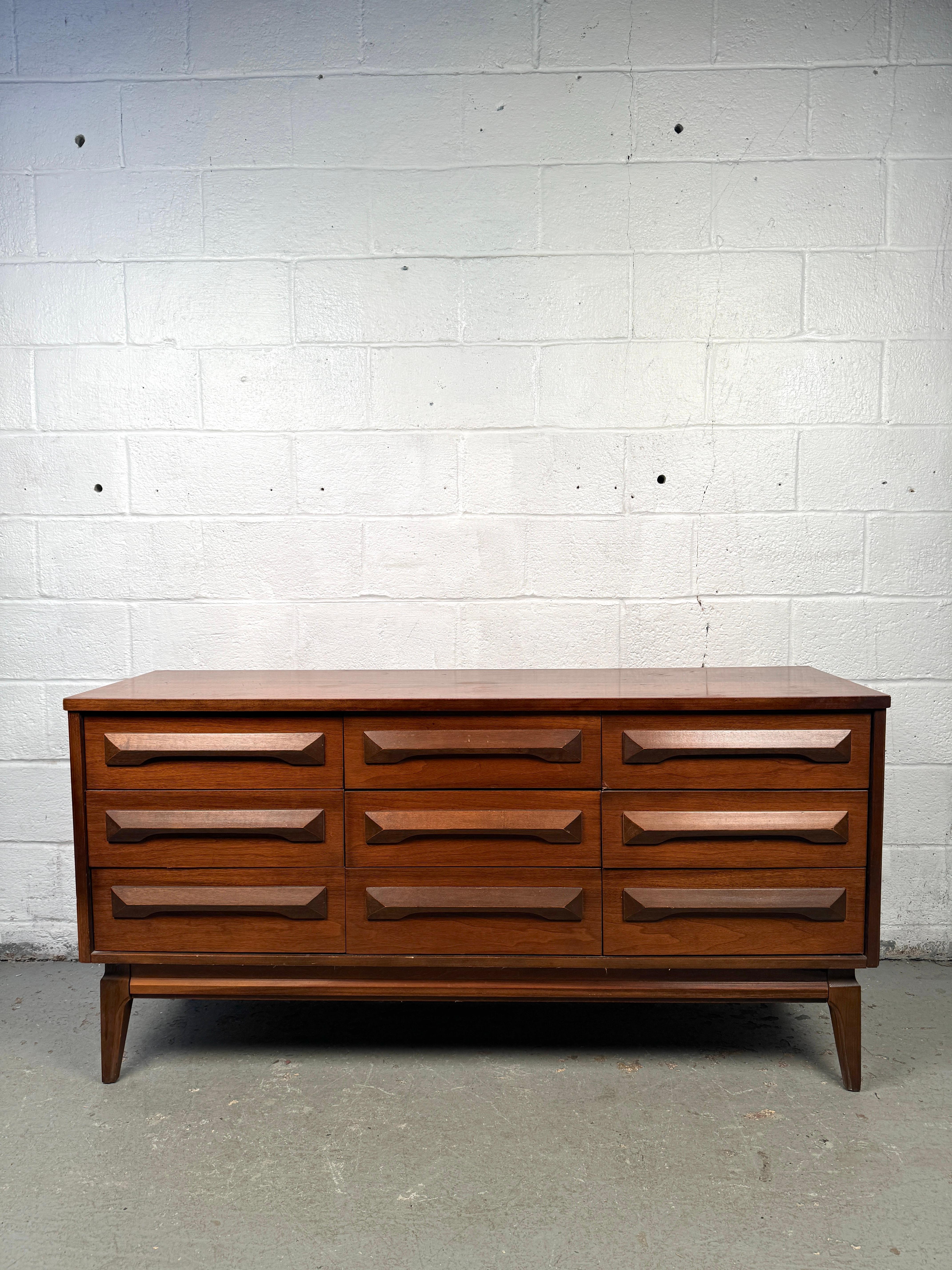 Mid-Century Modern Mid-Century Sculpted Nine Drawer Dresser For Sale