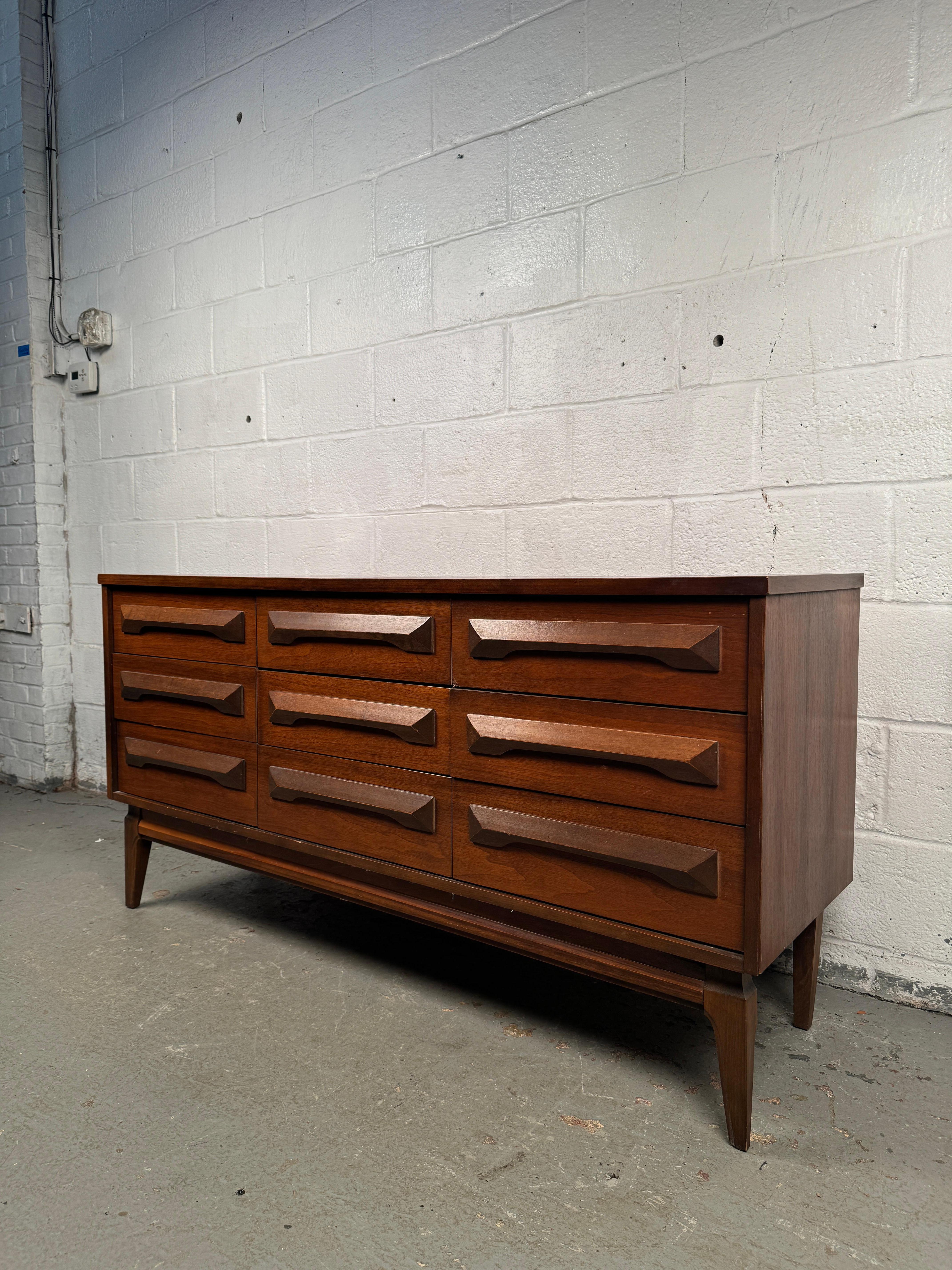 Unknown Mid-Century Sculpted Nine Drawer Dresser For Sale