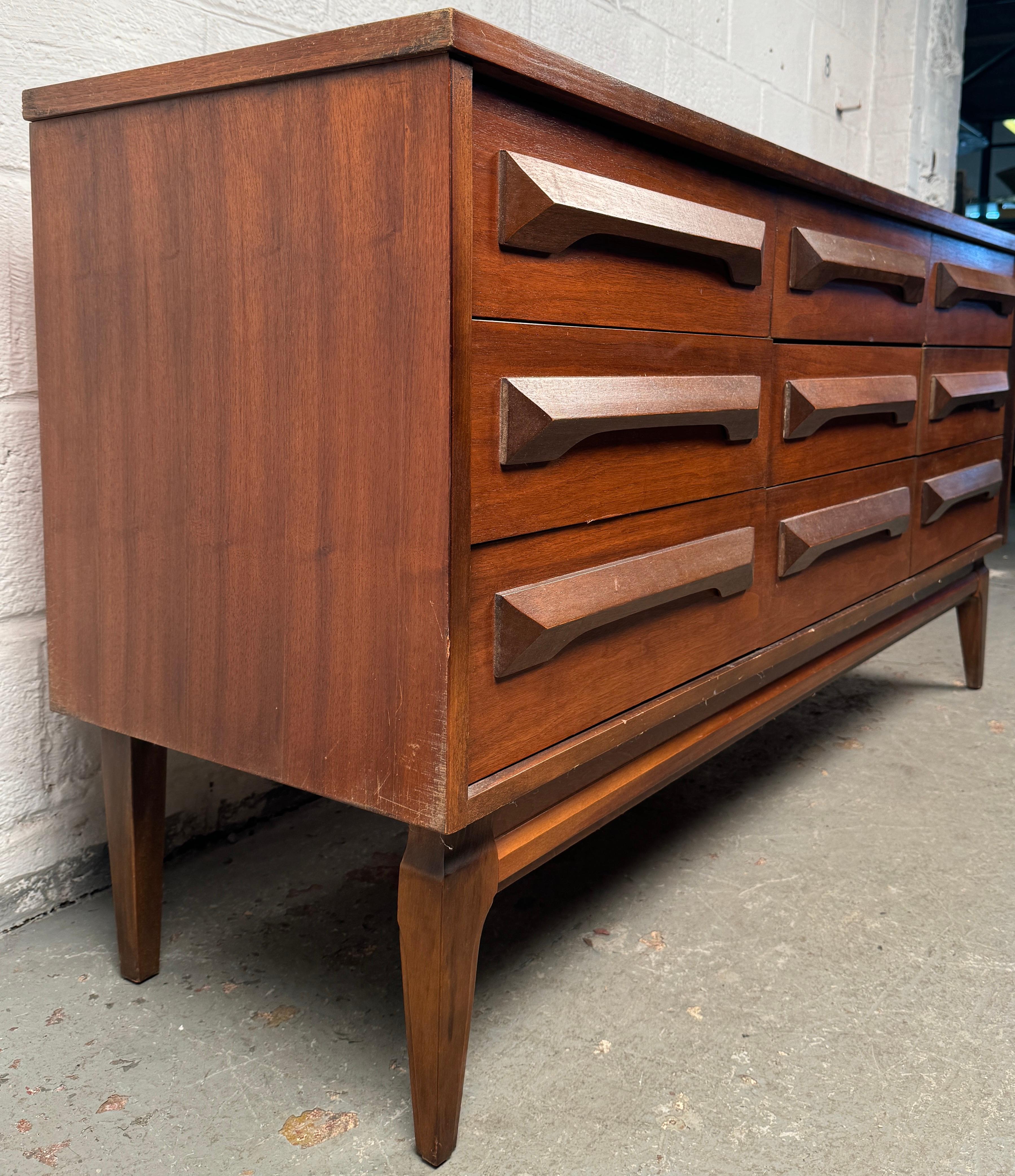 Wood Mid-Century Sculpted Nine Drawer Dresser For Sale