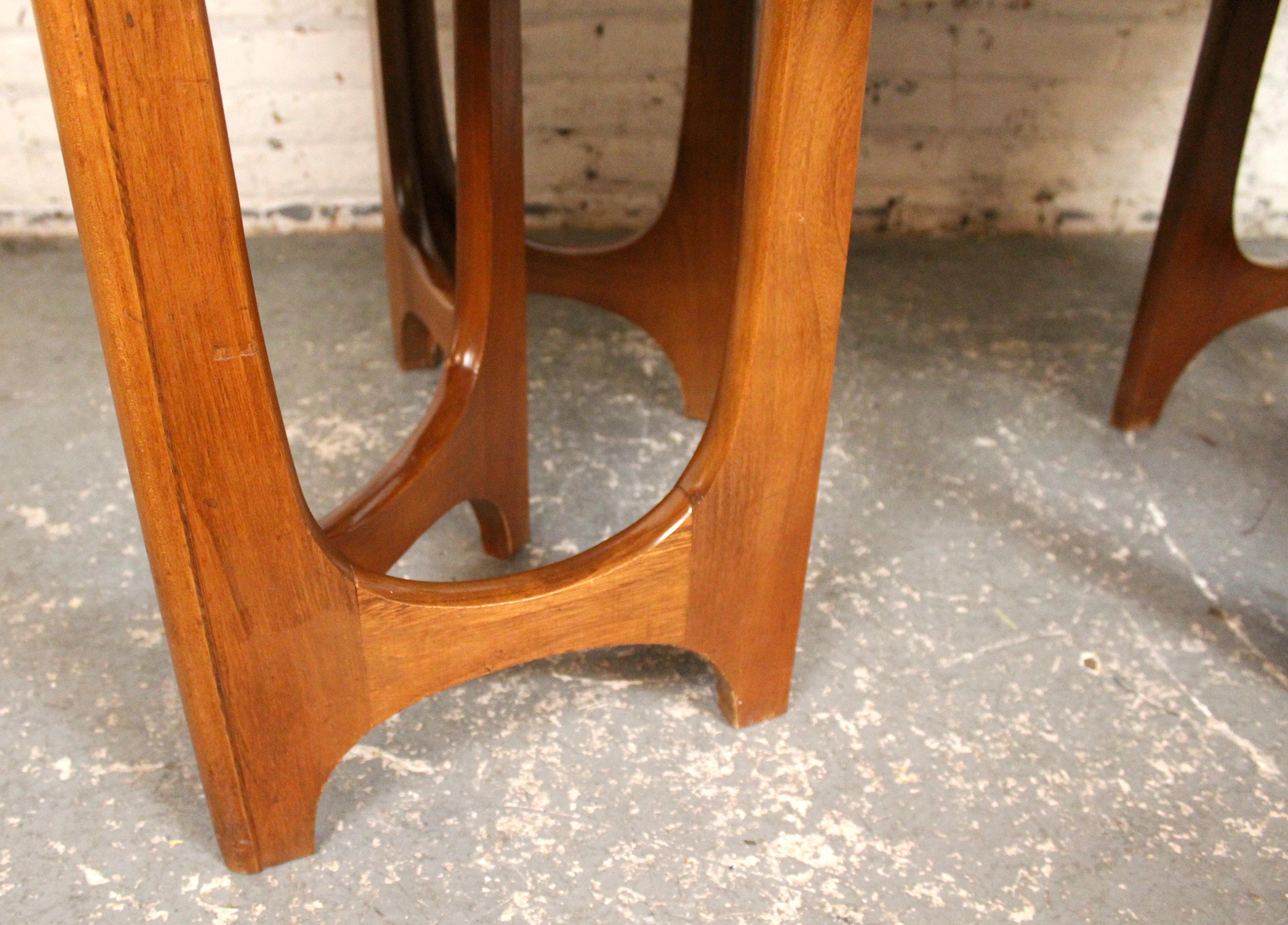 Mid-Century Sculpted Walnut Dining Table by Young Manufacturing Co. For Sale 4