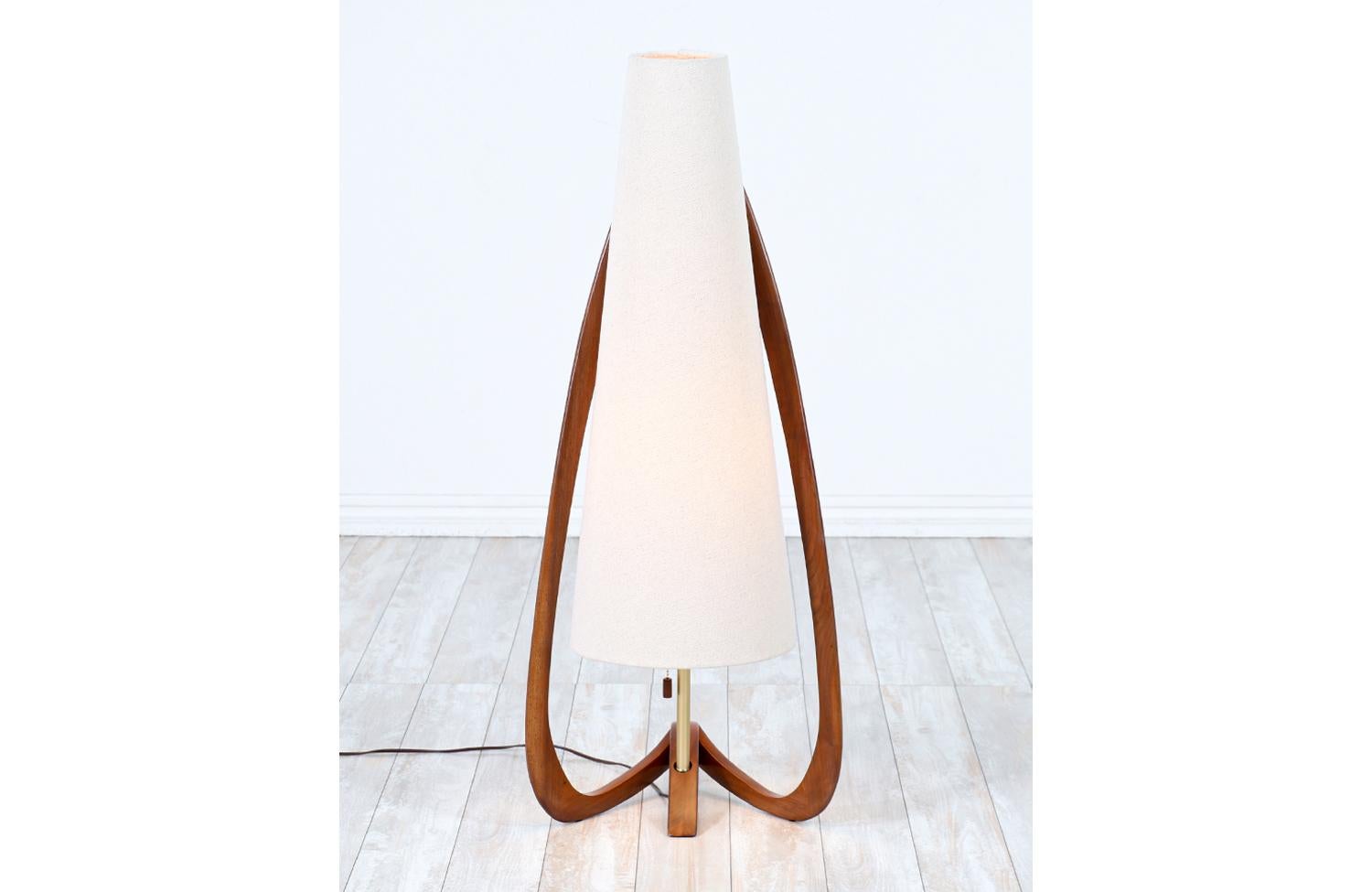 Mid-Century Sculpted Walnut Floor Lamp by Modeline of California In Excellent Condition In Los Angeles, CA