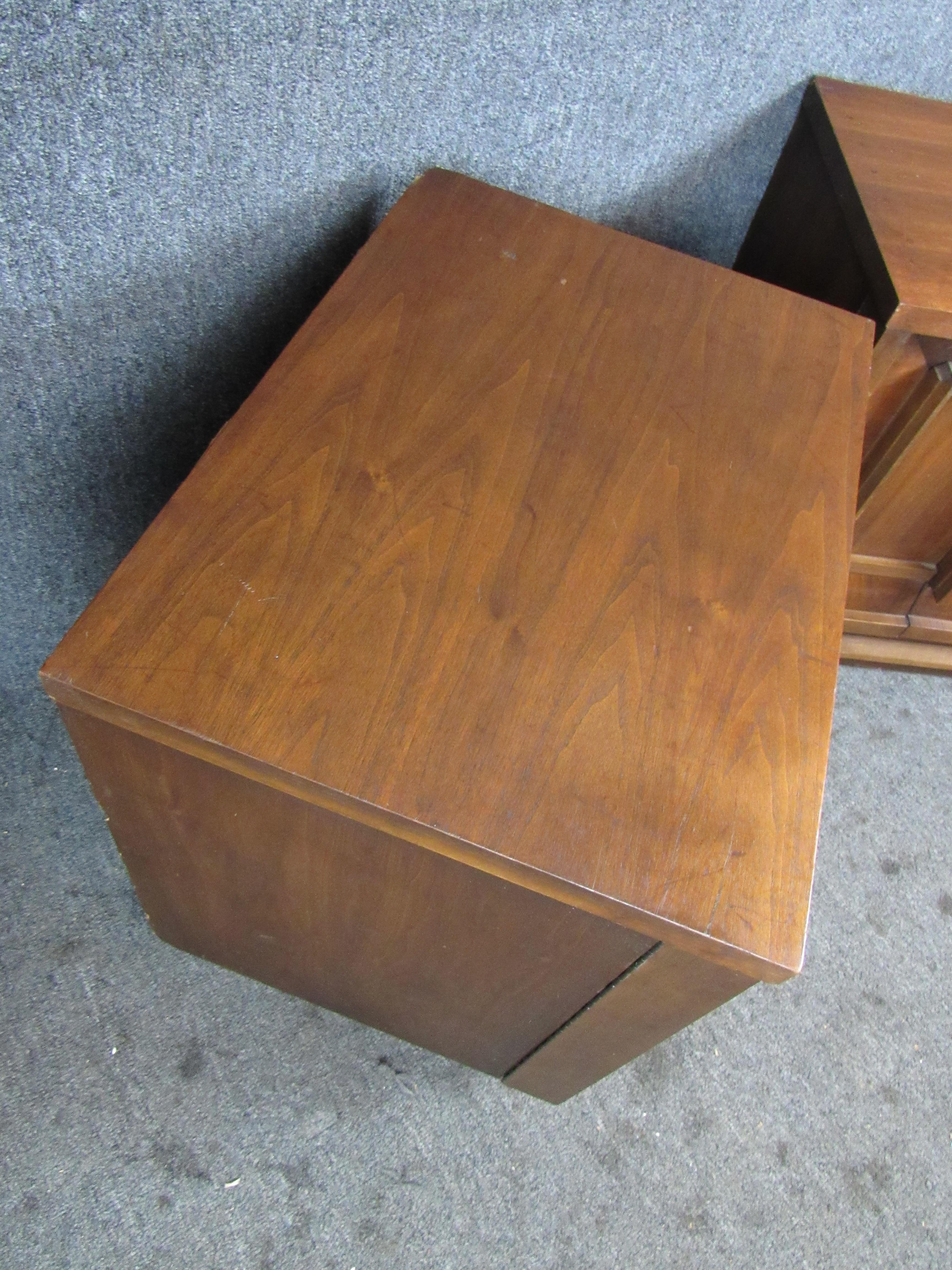 Midcentury Sculpted Walnut Nightstands In Good Condition For Sale In Brooklyn, NY